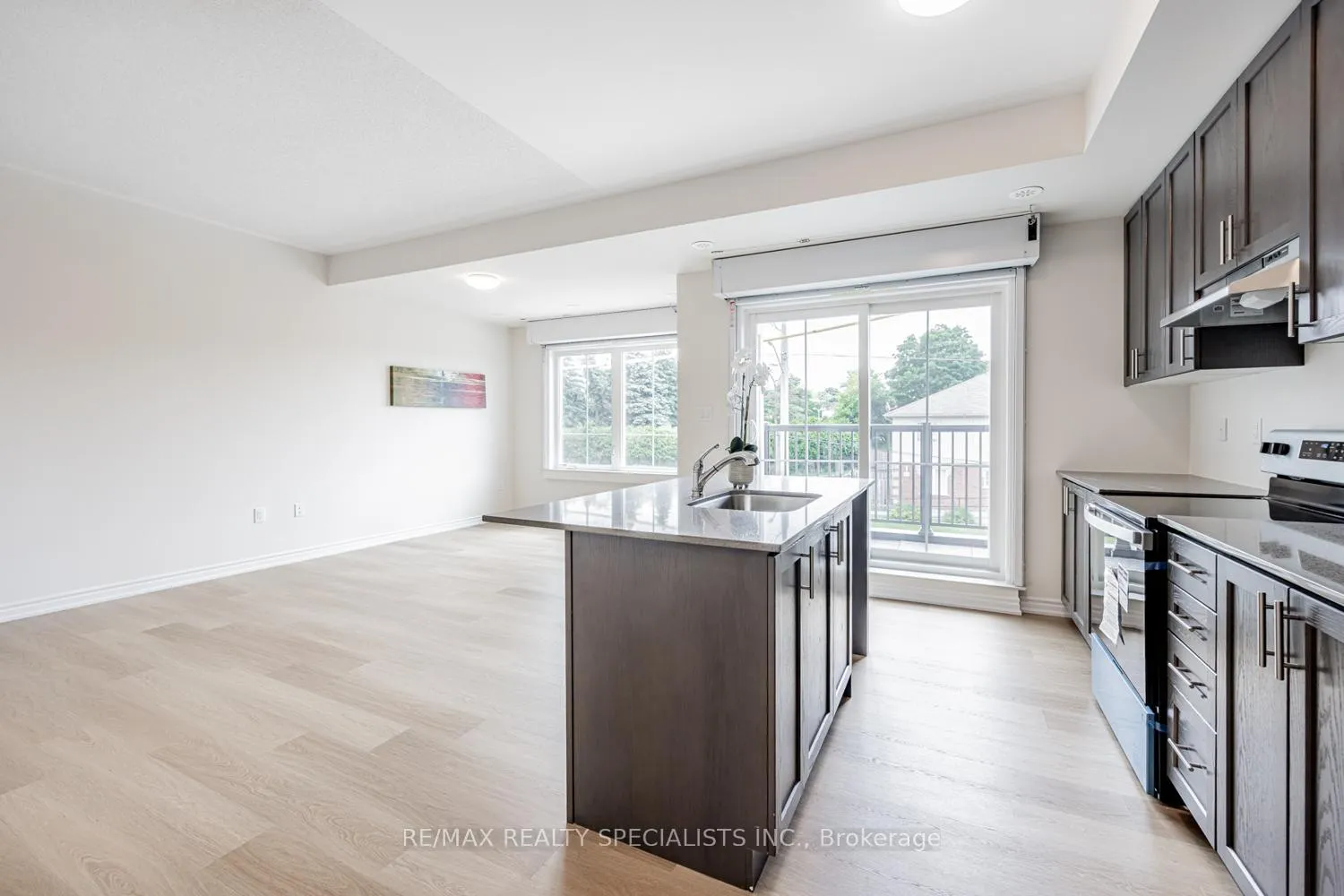 Photo 8 of Unit 1, 490 Beresford Path, Oshawa, Central — HOMEH