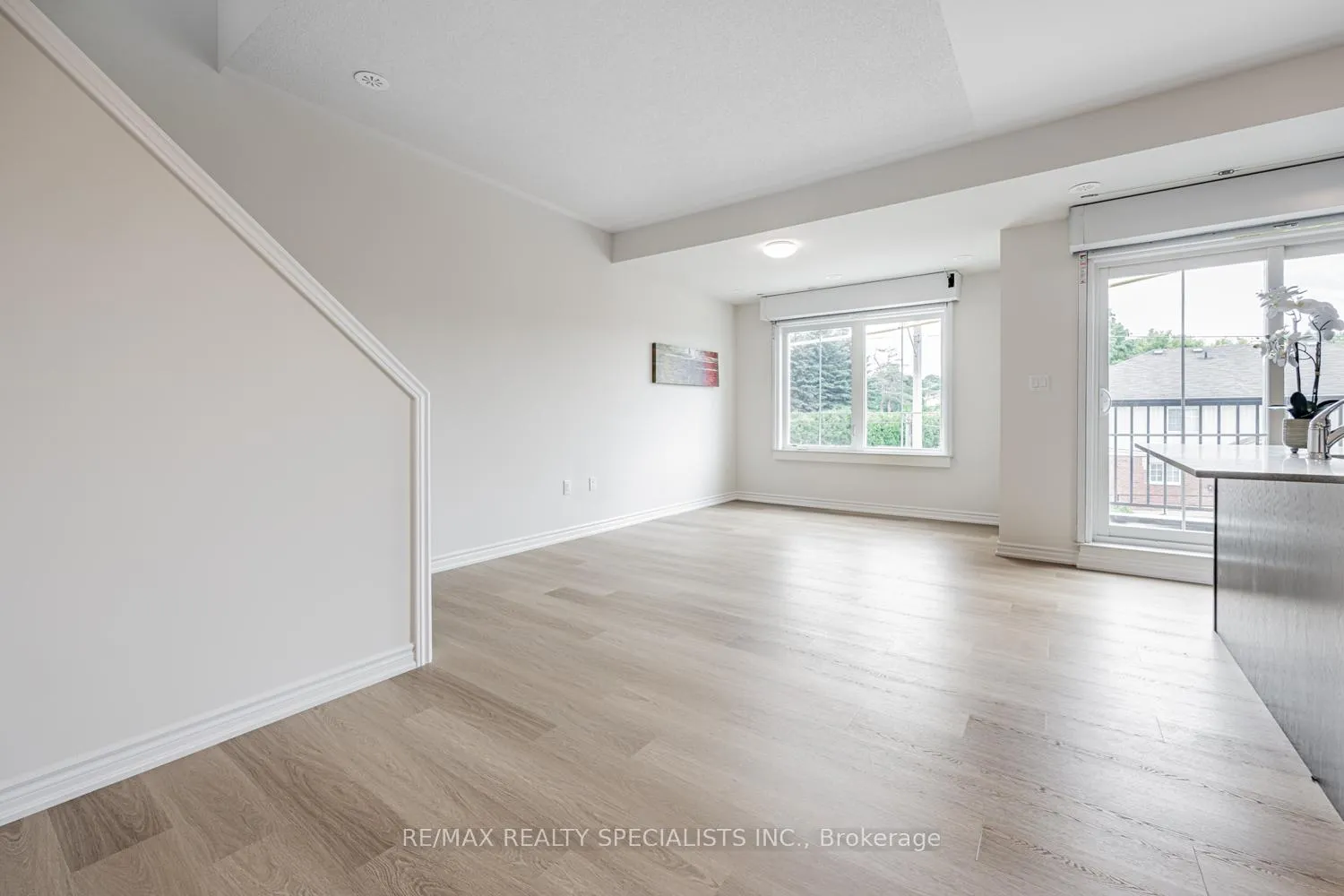 Photo 11 of Unit 1, 490 Beresford Path, Oshawa, Central — HOMEH