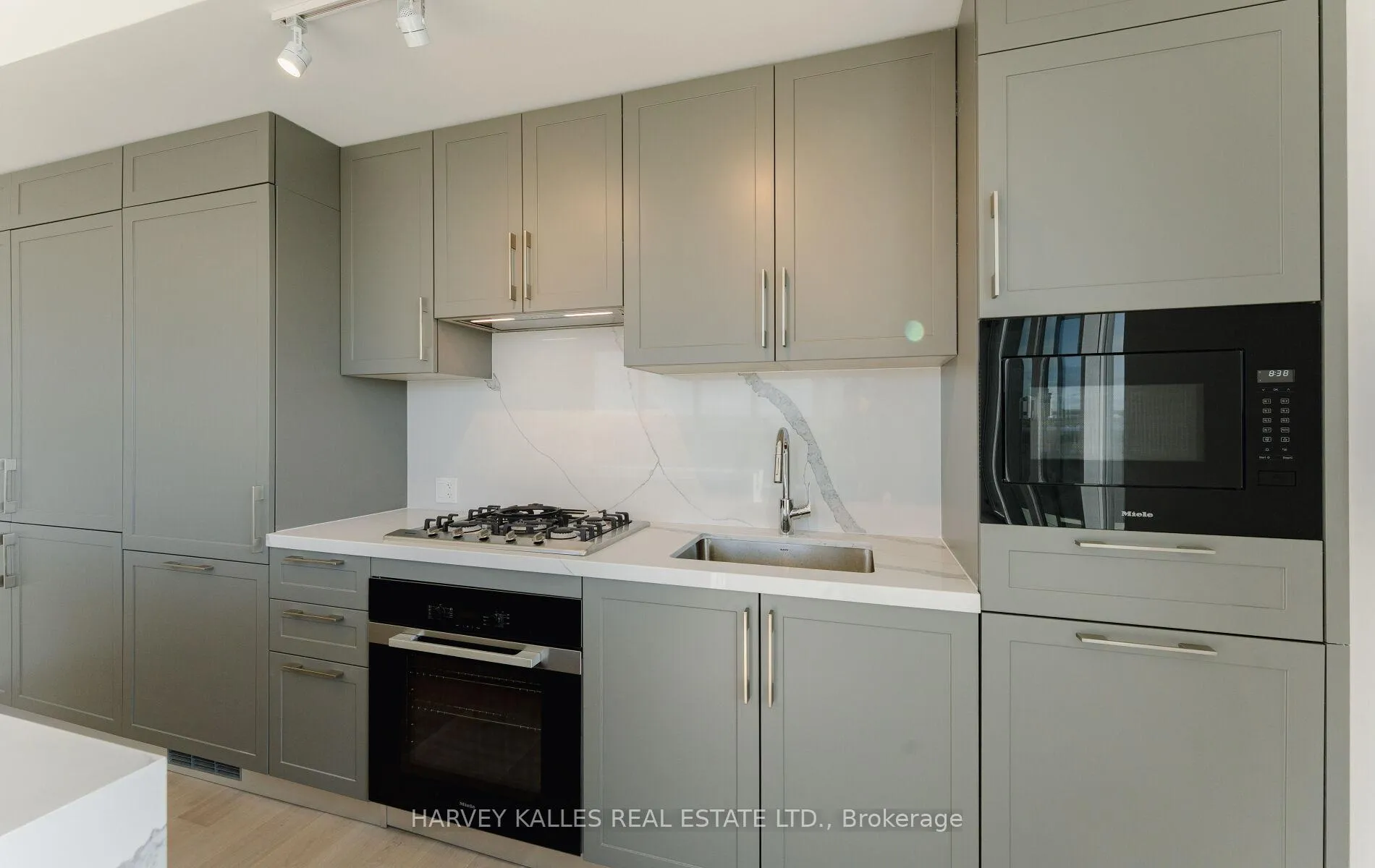 Photo 11 of Unit PH1, 8 Manor Road W, Toronto, Yonge-Eglinton — HOMEH