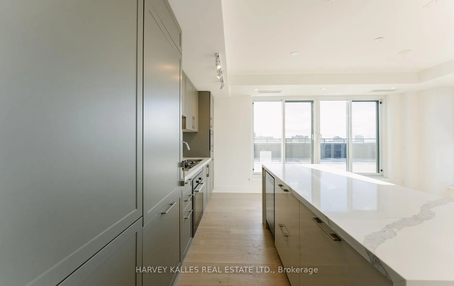 Photo 12 of Unit PH1, 8 Manor Road W, Toronto, Yonge-Eglinton — HOMEH
