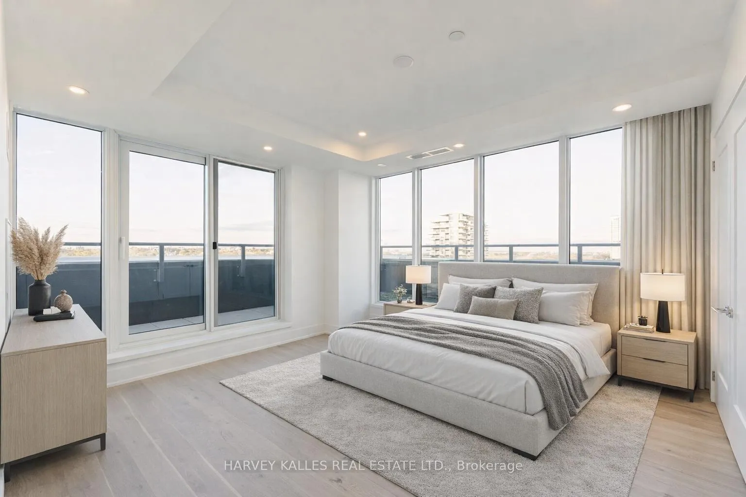Photo 13 of Unit PH1, 8 Manor Road W, Toronto, Yonge-Eglinton — HOMEH