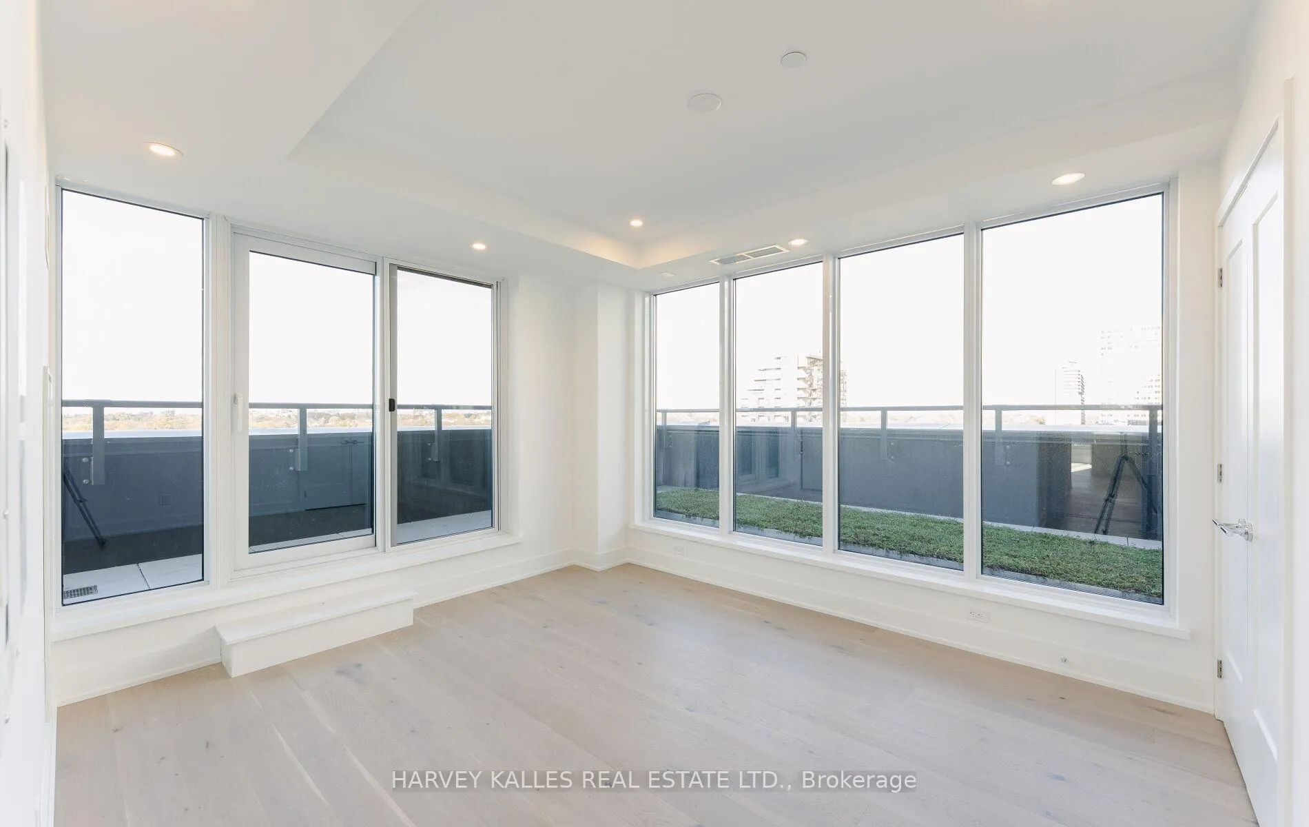 Photo 14 of Unit PH1, 8 Manor Road W, Toronto, Yonge-Eglinton — HOMEH