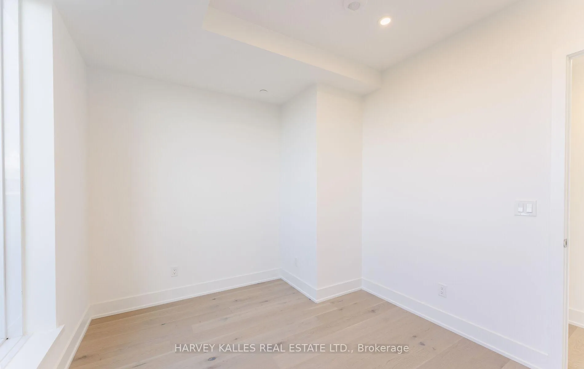 Photo 16 of Unit PH1, 8 Manor Road W, Toronto, Yonge-Eglinton — HOMEH