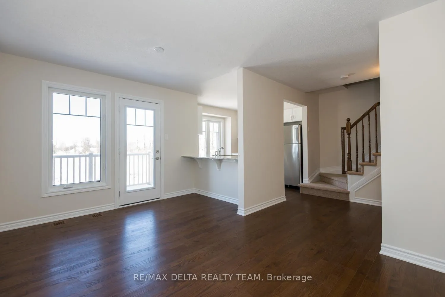 Photo 4 of 195 Par-La-Ville Circle, Ottawa, Stittsville (North) — HOMEH