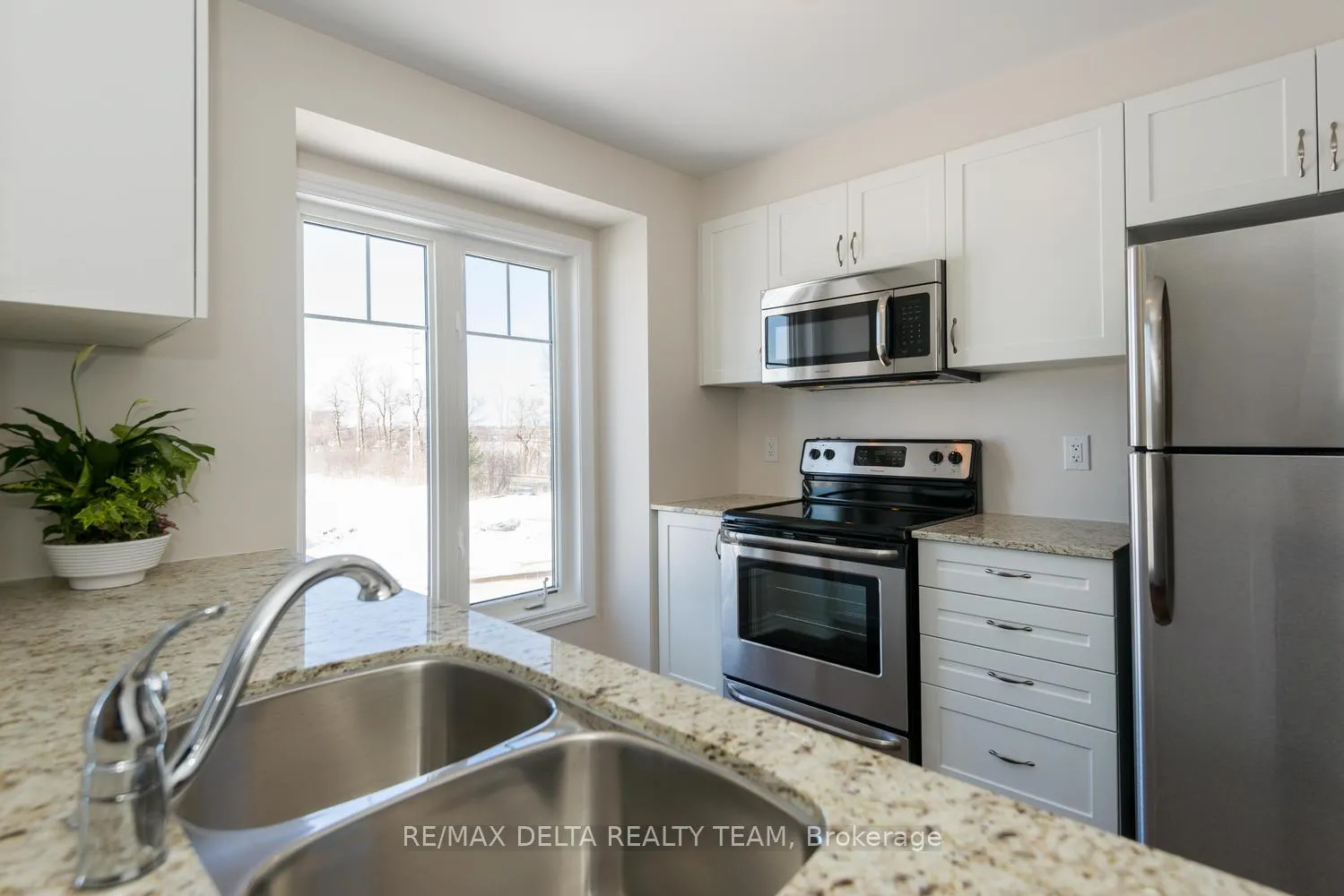 Photo 6 of 195 Par-La-Ville Circle, Ottawa, Stittsville (North) — HOMEH