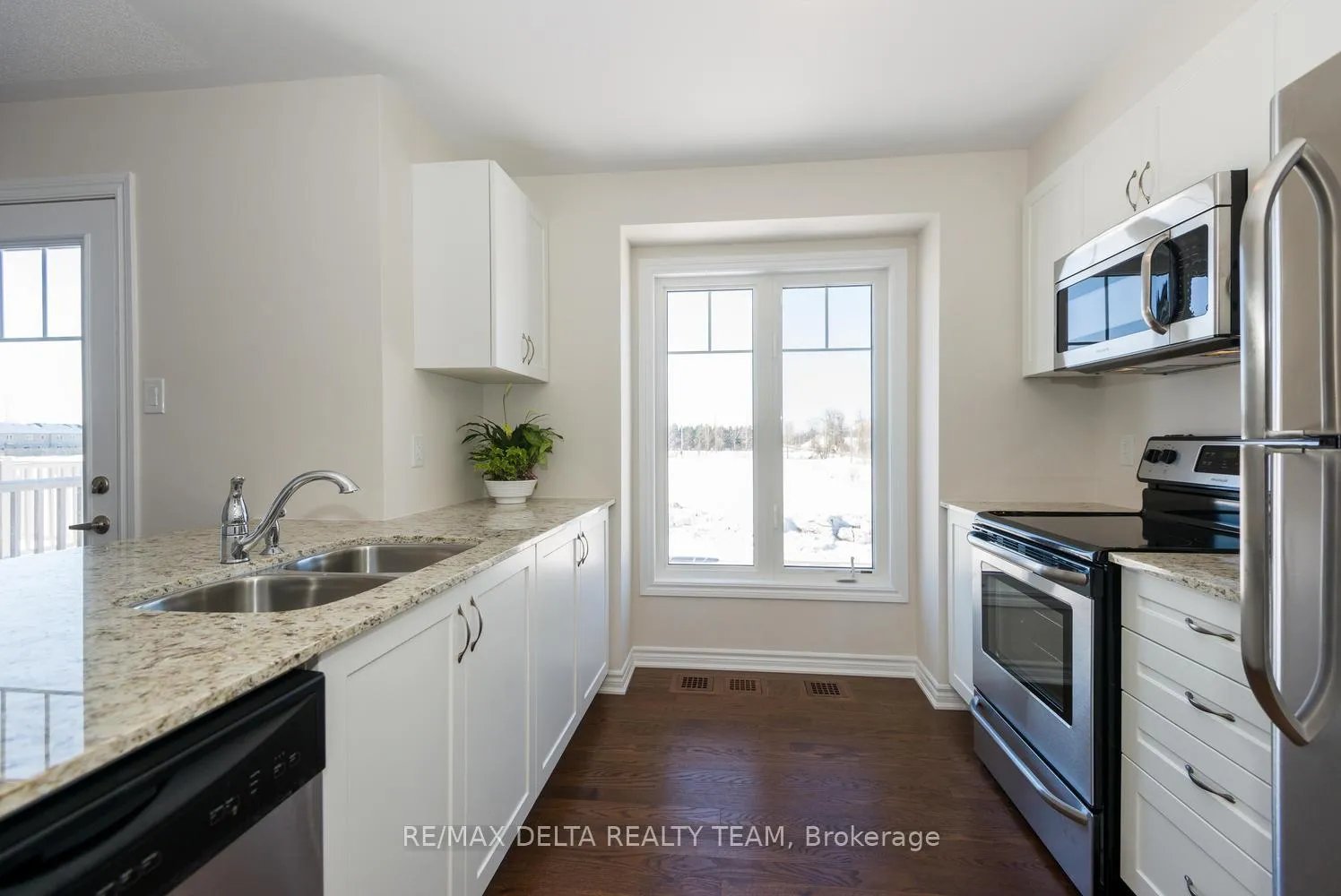 Photo 7 of 195 Par-La-Ville Circle, Ottawa, Stittsville (North) — HOMEH