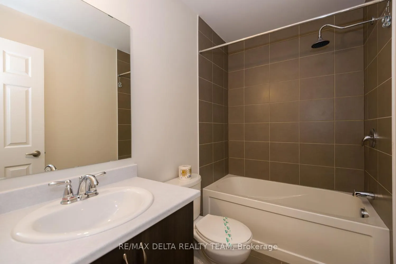 Photo 15 of 195 Par-La-Ville Circle, Ottawa, Stittsville (North) — HOMEH
