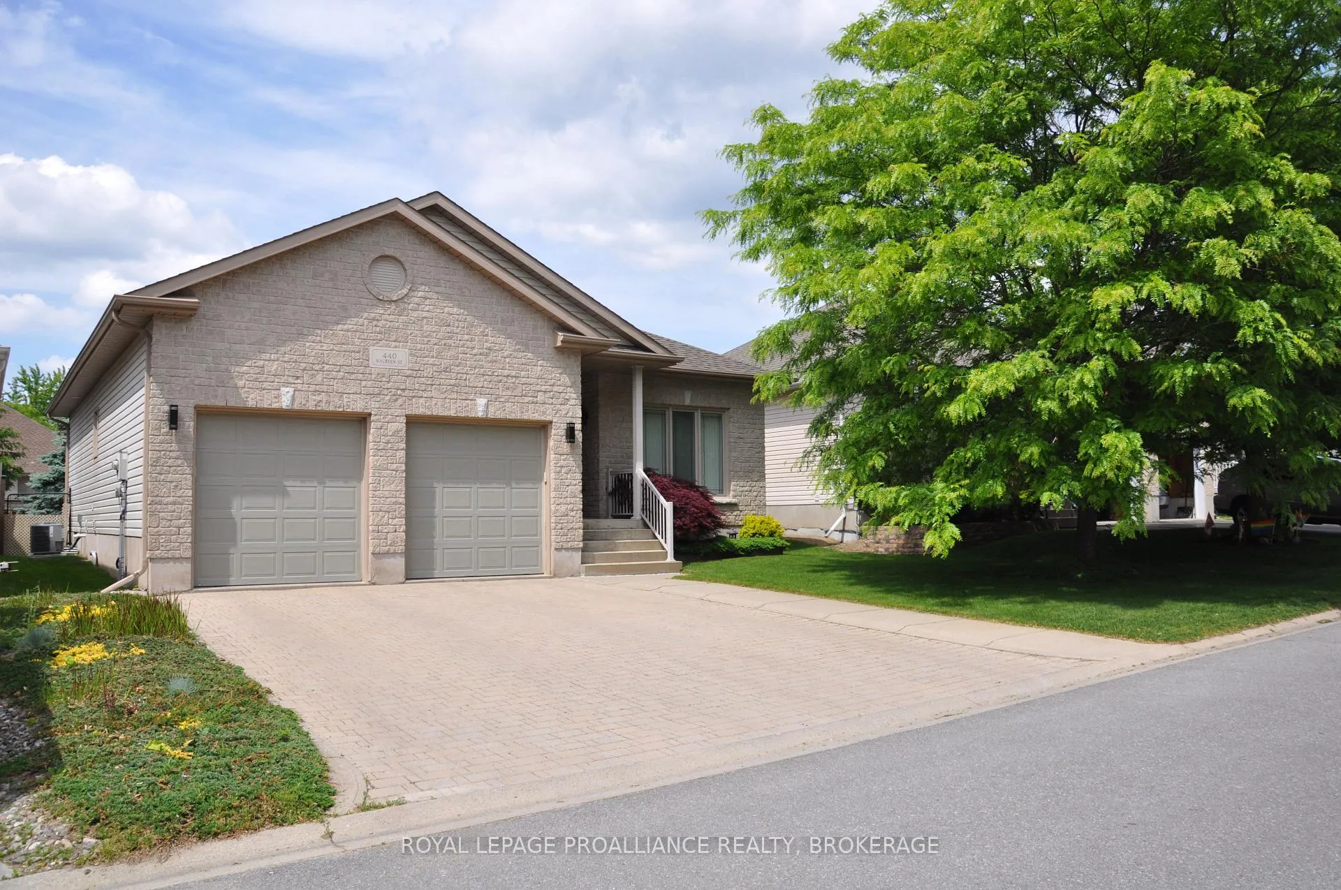 Photo 2 of 440 Maureen Street, Kingston, Kingston East (Incl Barret Crt) — HOMEH