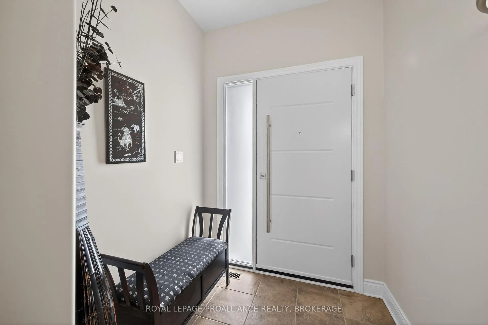 Photo 3 of 440 Maureen Street, Kingston, Kingston East (Incl Barret Crt) — HOMEH