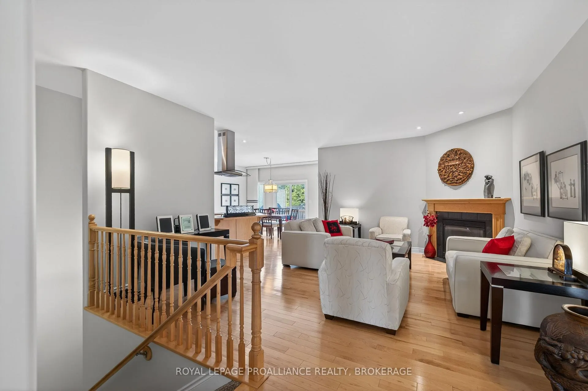 Photo 4 of 440 Maureen Street, Kingston, Kingston East (Incl Barret Crt) — HOMEH