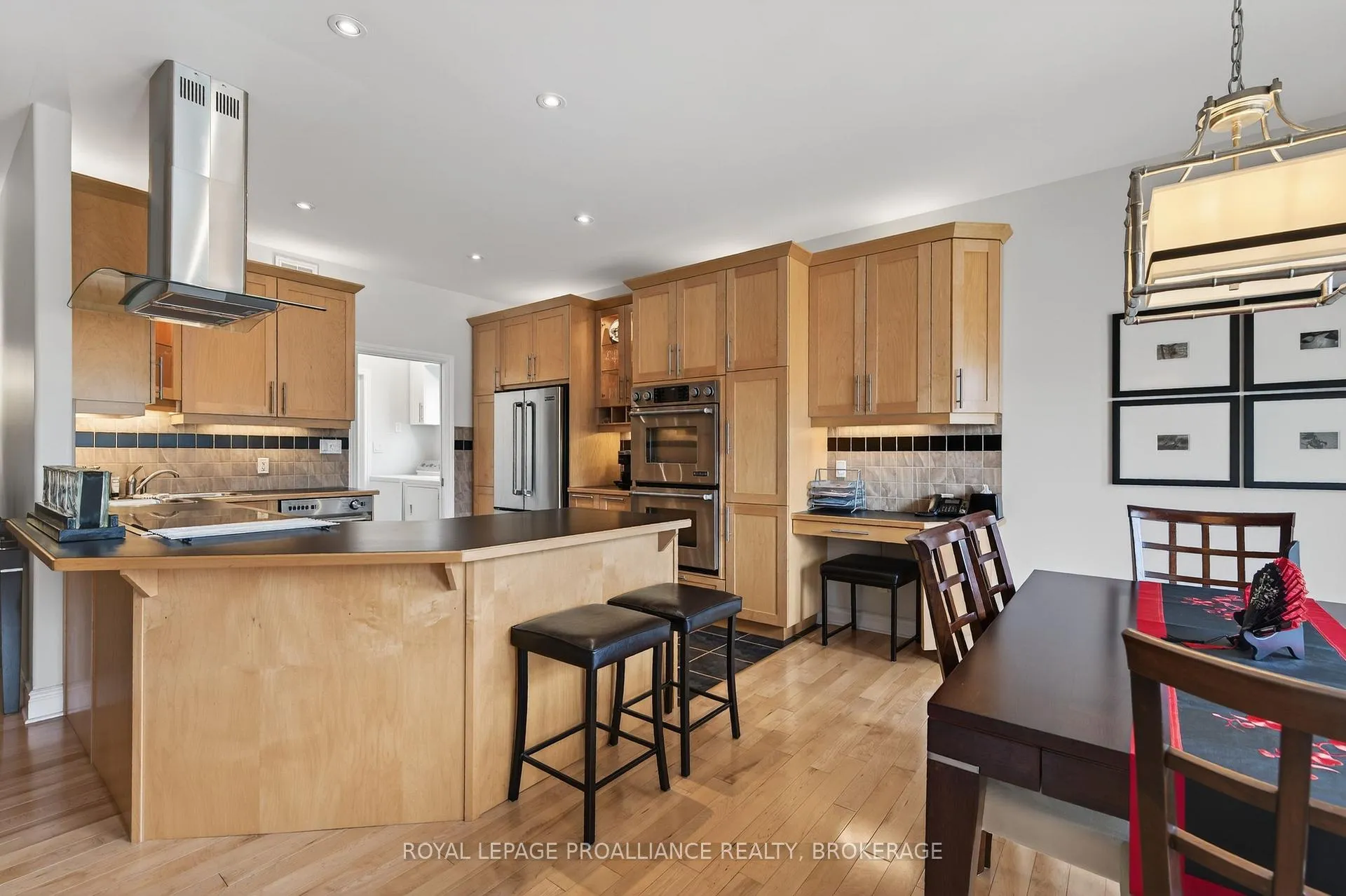 Photo 10 of 440 Maureen Street, Kingston, Kingston East (Incl Barret Crt) — HOMEH
