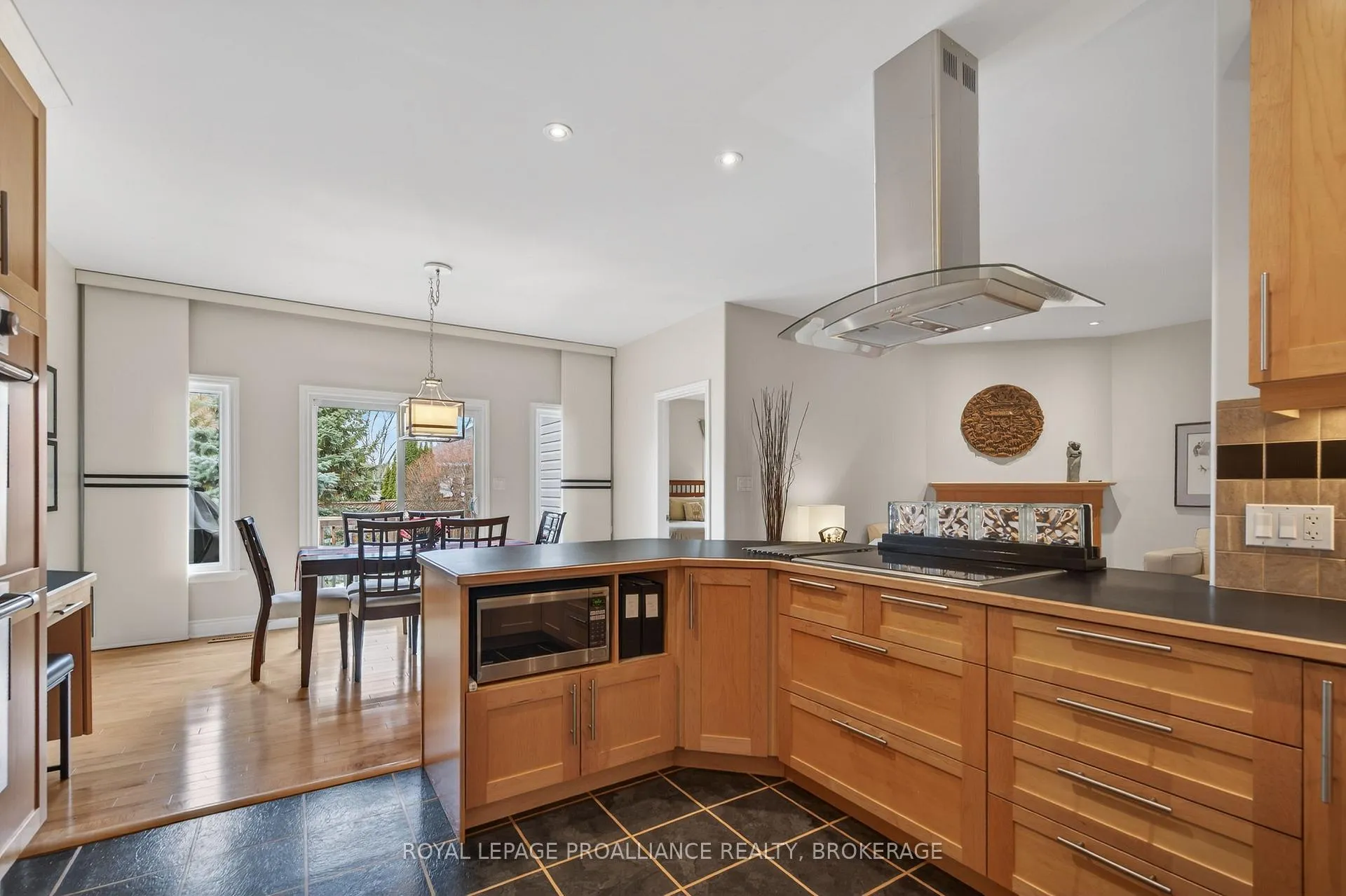Photo 12 of 440 Maureen Street, Kingston, Kingston East (Incl Barret Crt) — HOMEH