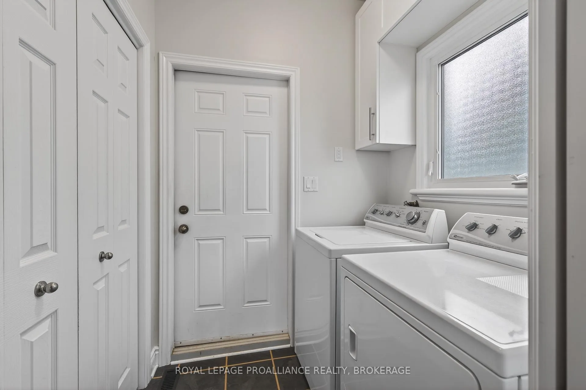 Photo 26 of 440 Maureen Street, Kingston, Kingston East (Incl Barret Crt) — HOMEH