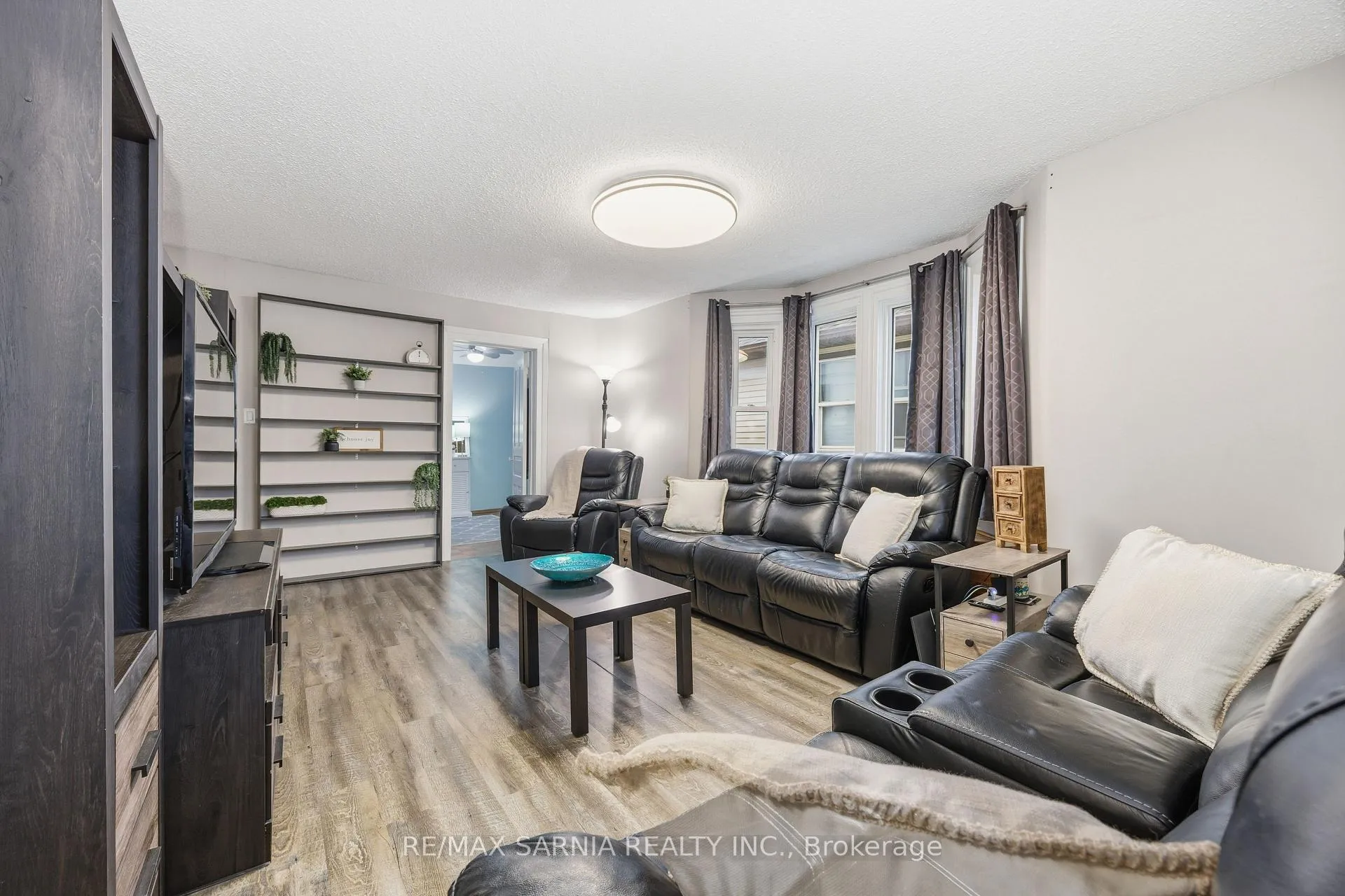 Photo 4 of 188 Euphemia Street N, Sarnia — HOMEH