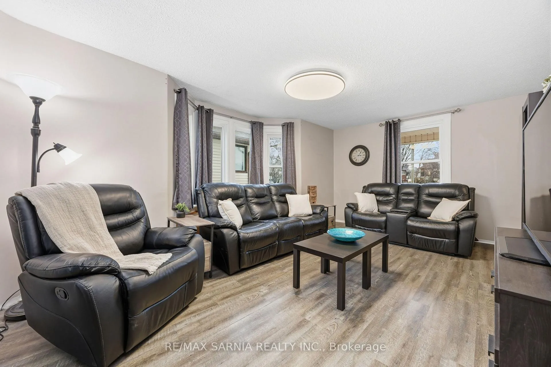 Photo 5 of 188 Euphemia Street N, Sarnia — HOMEH