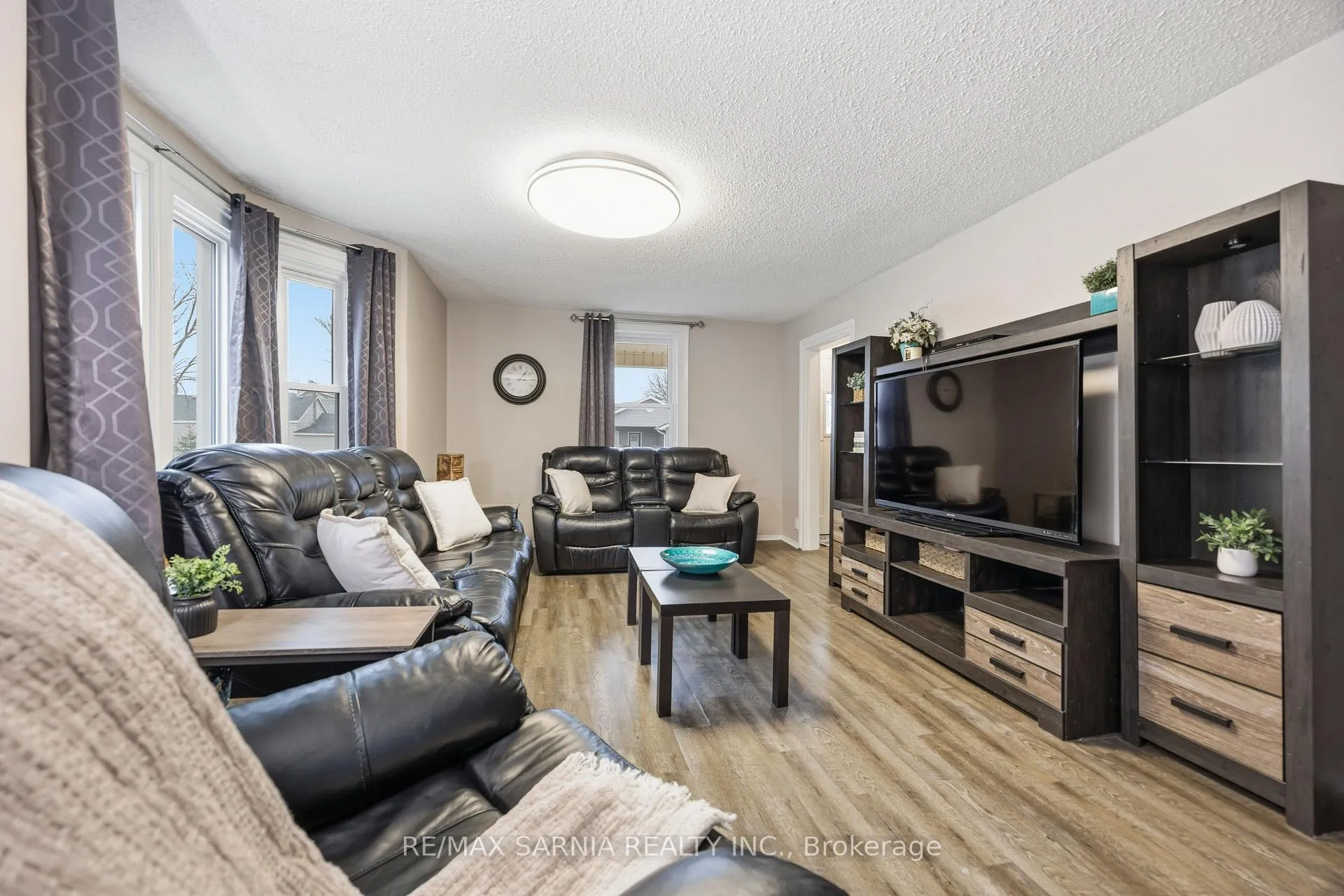 Photo 6 of 188 Euphemia Street N, Sarnia — HOMEH