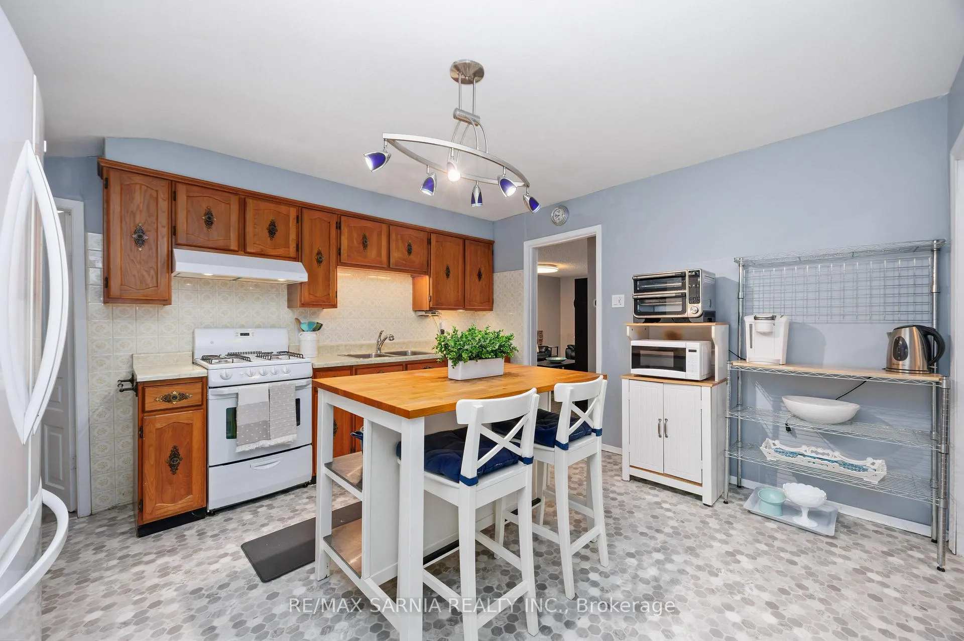 Photo 12 of 188 Euphemia Street N, Sarnia — HOMEH