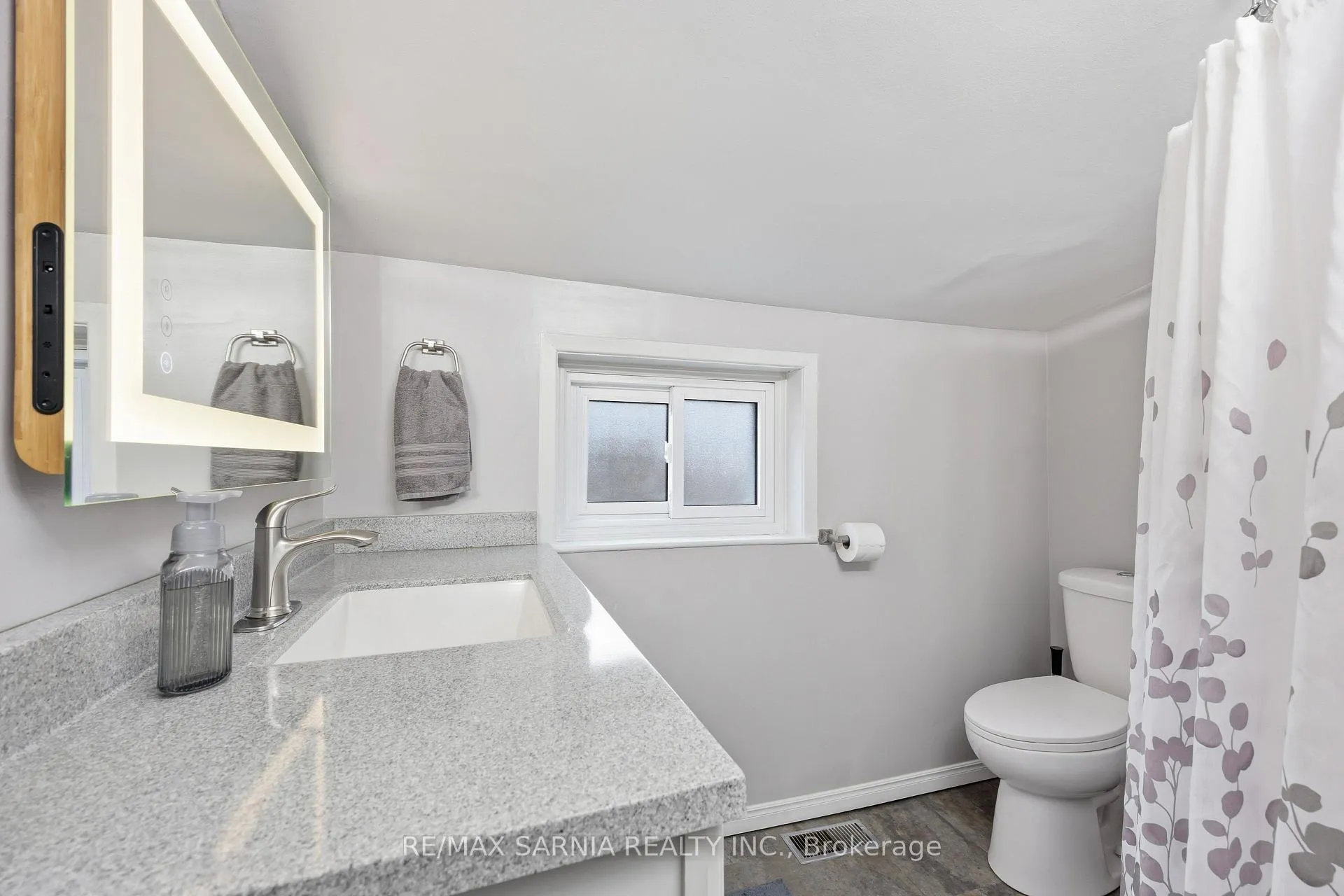 Photo 16 of 188 Euphemia Street N, Sarnia — HOMEH