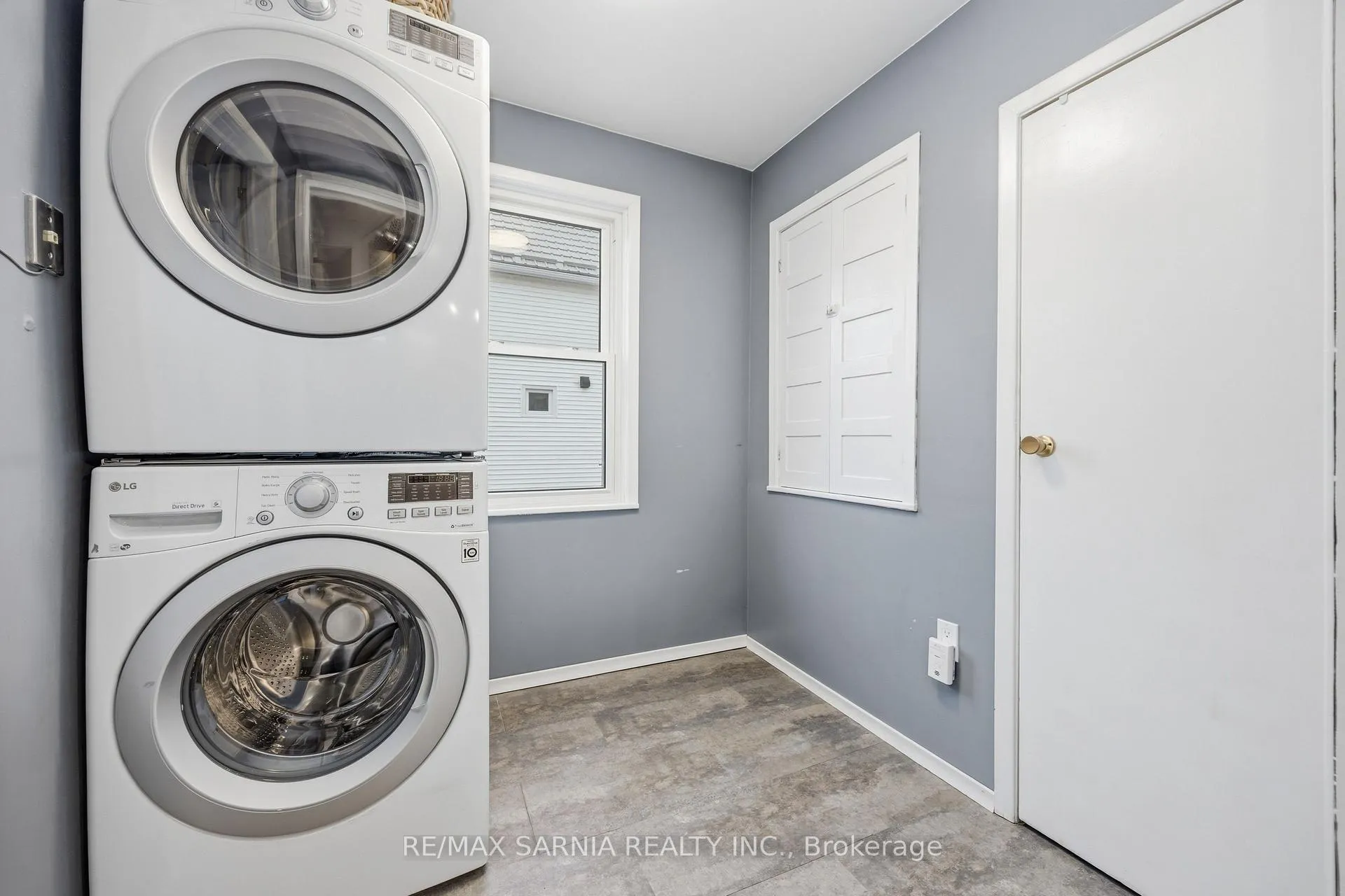 Photo 17 of 188 Euphemia Street N, Sarnia — HOMEH