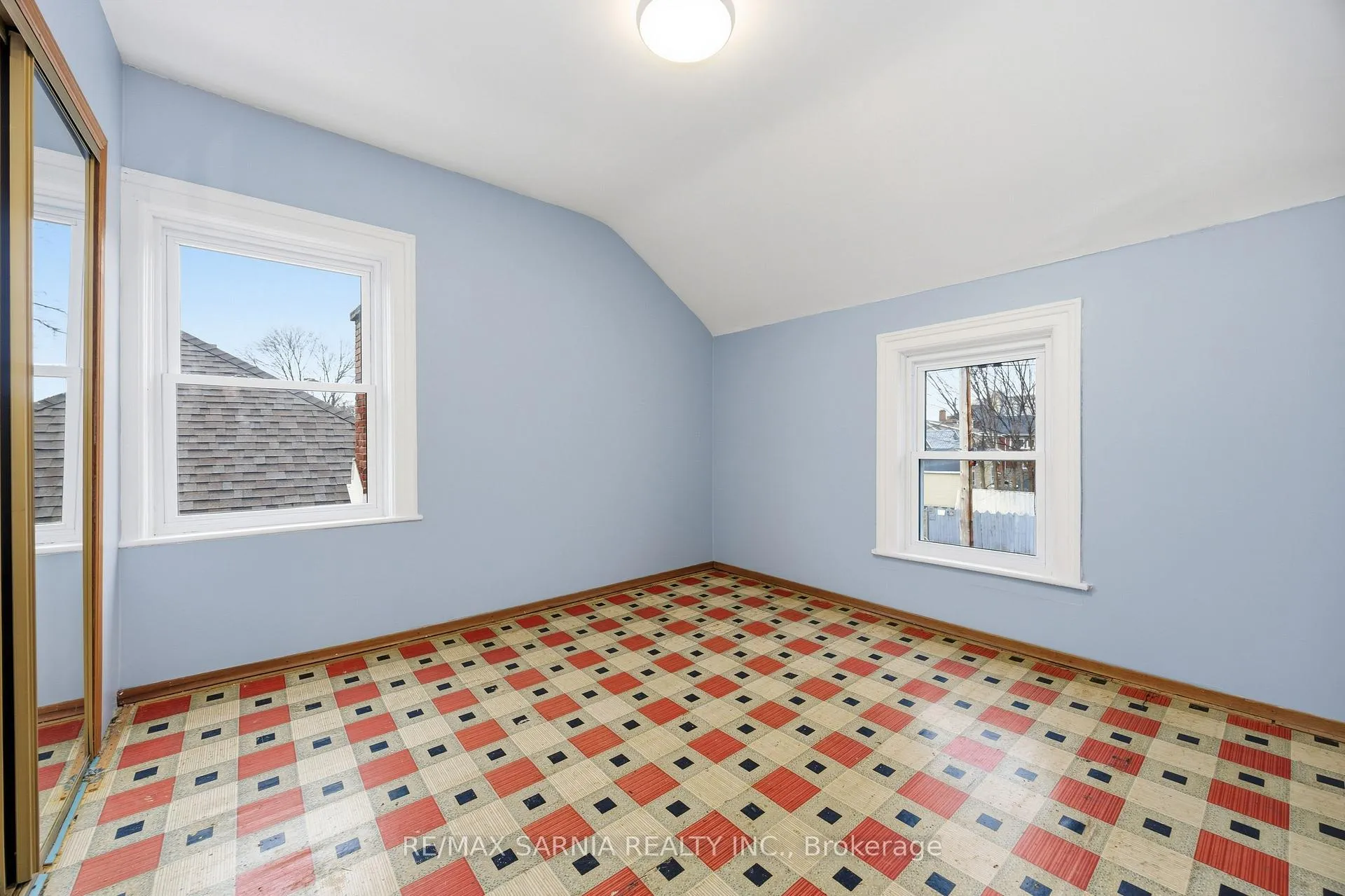 Photo 26 of 188 Euphemia Street N, Sarnia — HOMEH