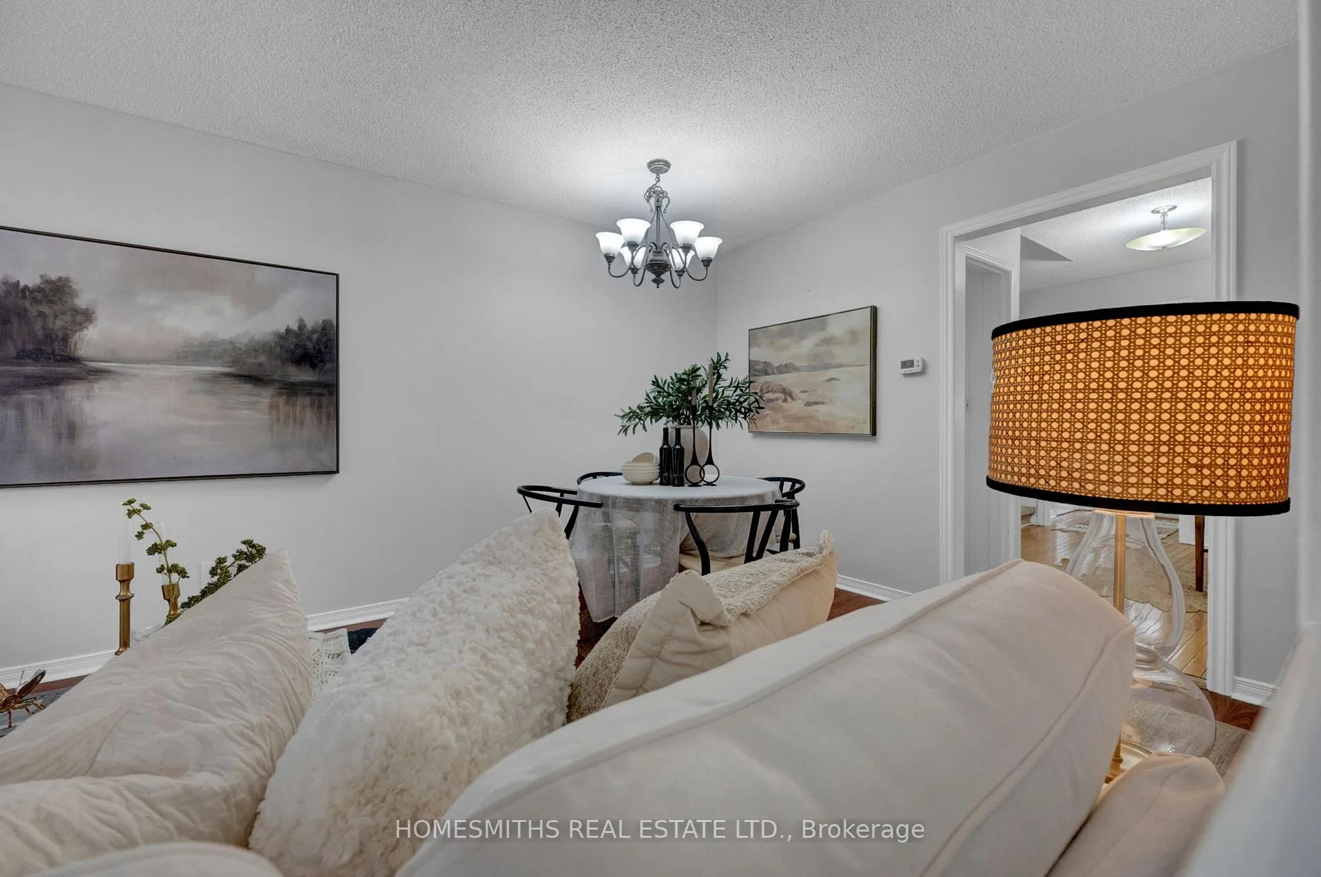 Photo 5 of 787 Bennett Crescent, Oshawa, Pinecrest — HOMEH