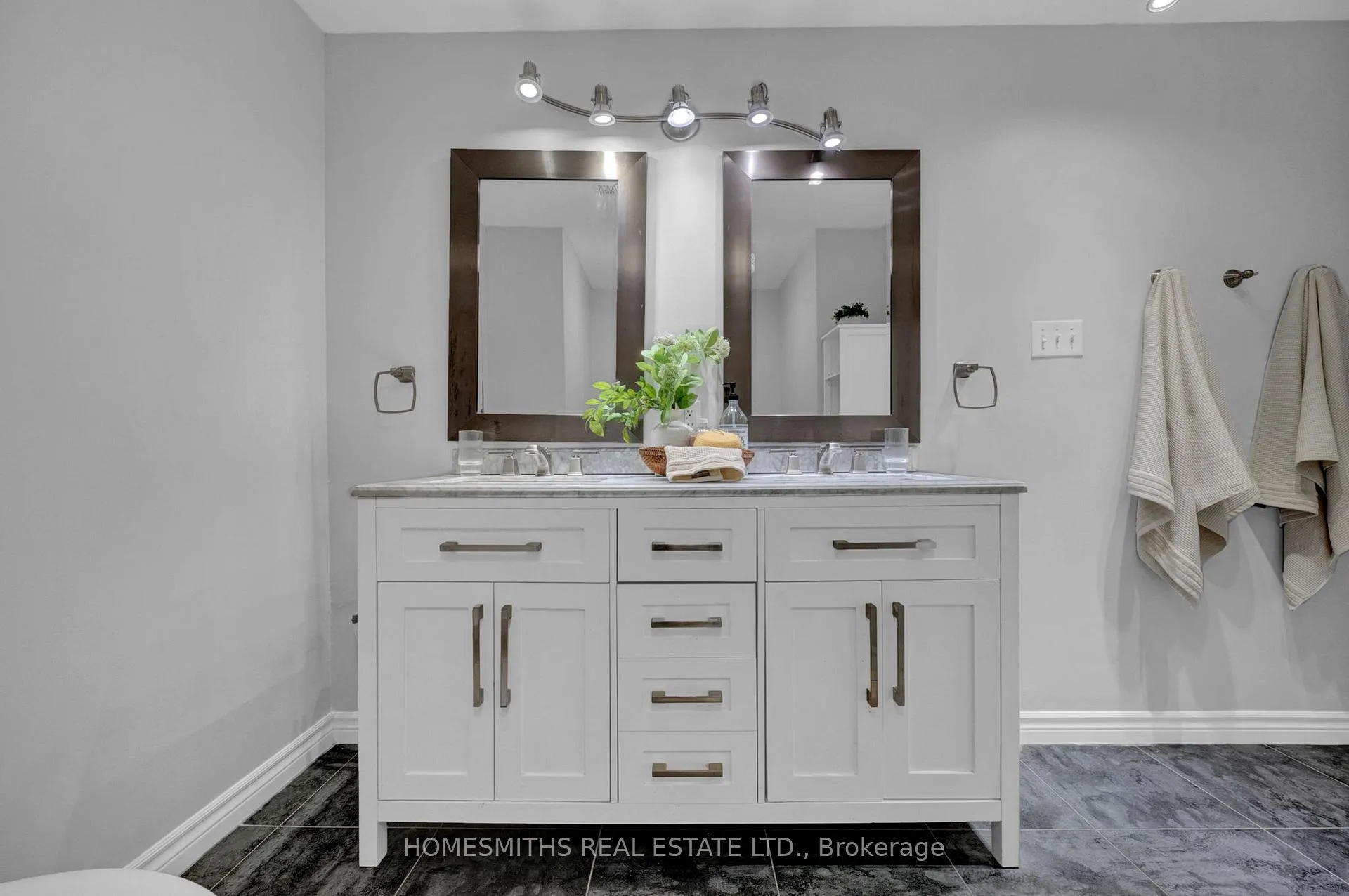 Photo 23 of 787 Bennett Crescent, Oshawa, Pinecrest — HOMEH