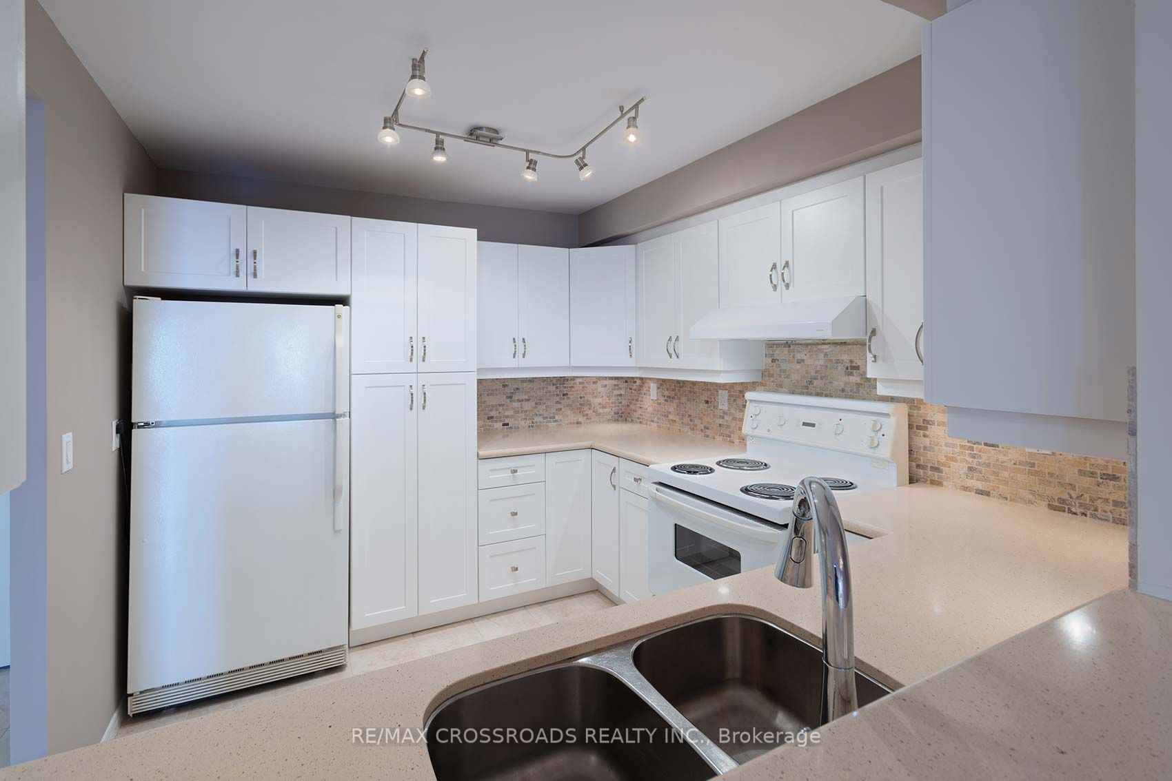 Photo 20 of Unit 1007, 1000 The Esplanade N, Pickering, Town Centre — HOMEH