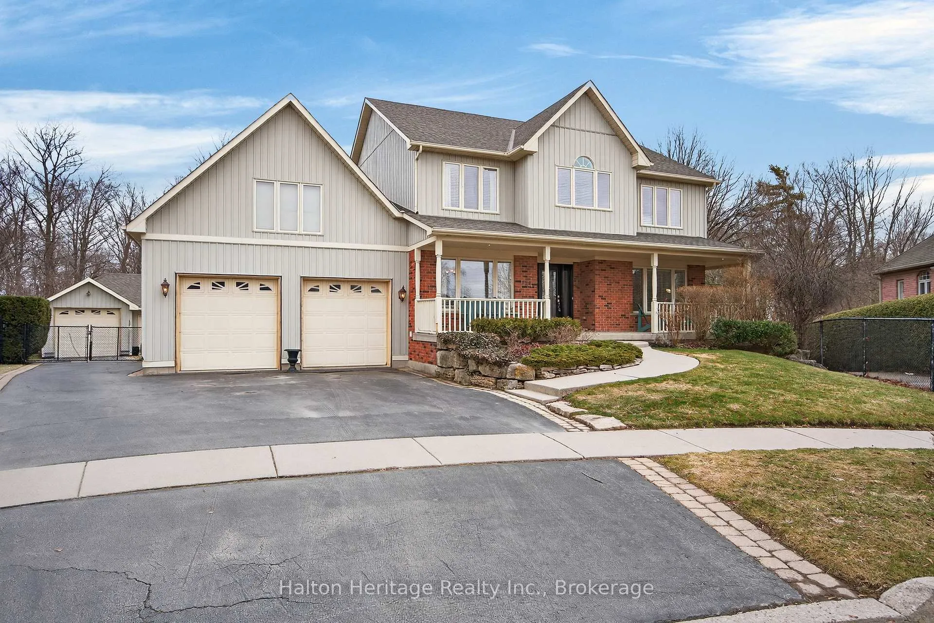 Photo 1 of 136 Grindstone Way, Hamilton, Waterdown — HOMEH