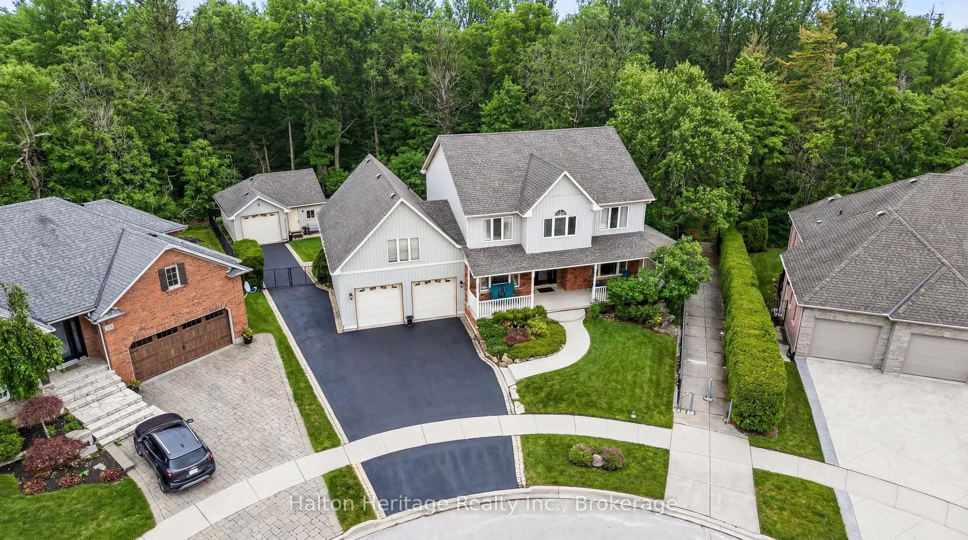 Photo 2 of 136 Grindstone Way, Hamilton, Waterdown — HOMEH