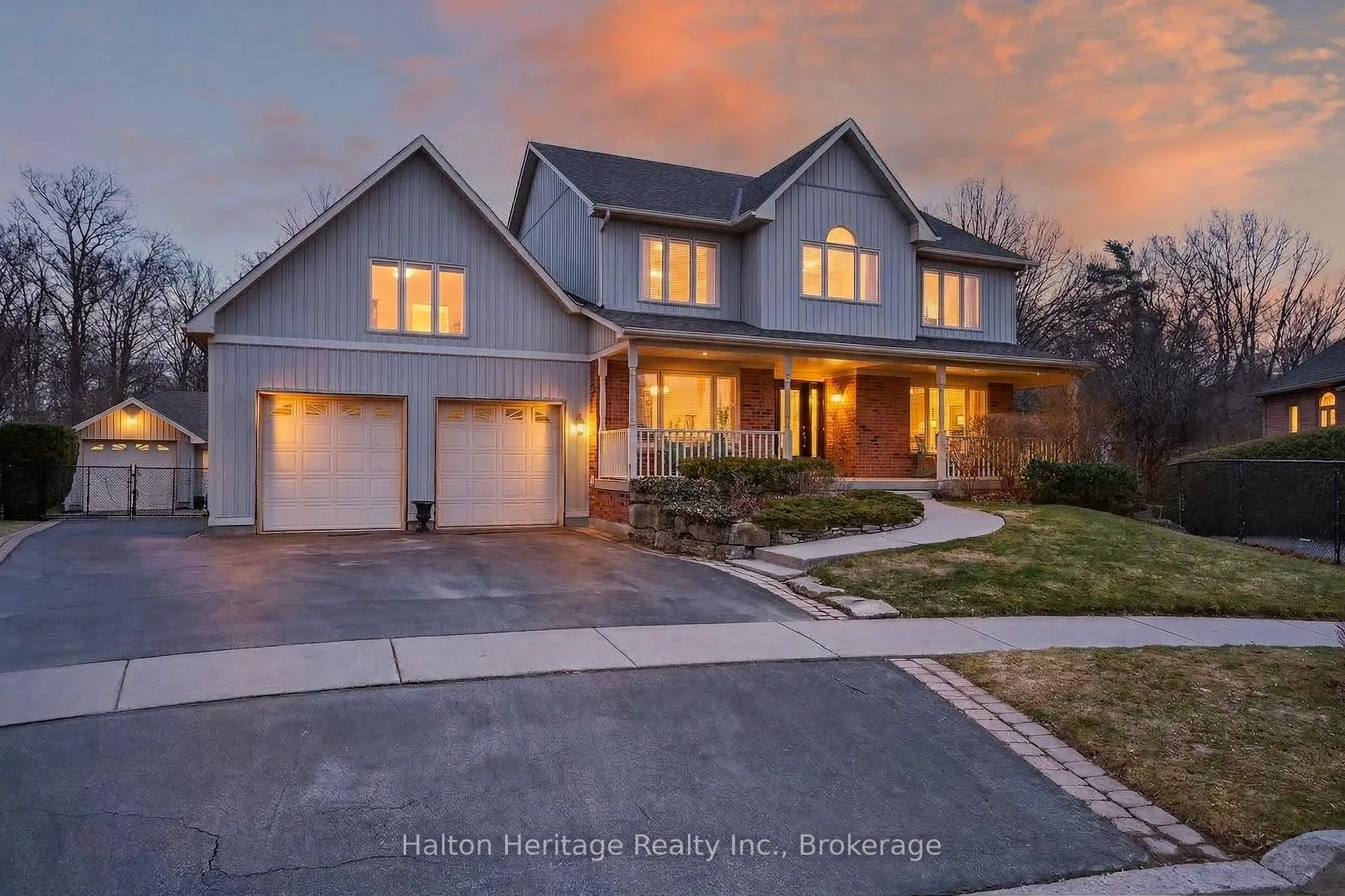 Photo 3 of 136 Grindstone Way, Hamilton, Waterdown — HOMEH