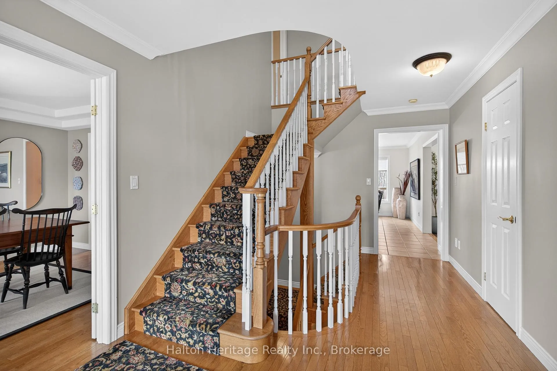 Photo 4 of 136 Grindstone Way, Hamilton, Waterdown — HOMEH