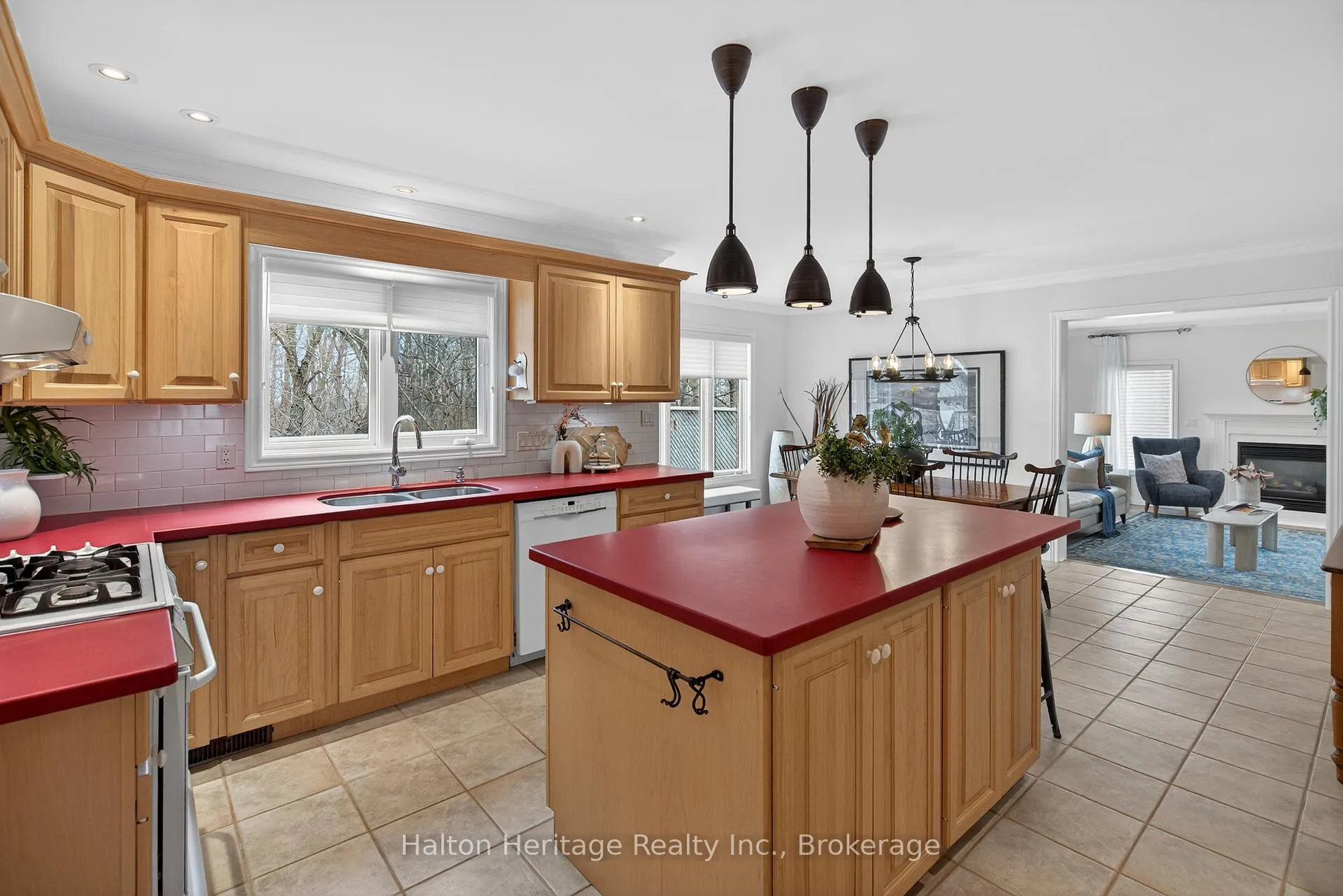 Photo 8 of 136 Grindstone Way, Hamilton, Waterdown — HOMEH
