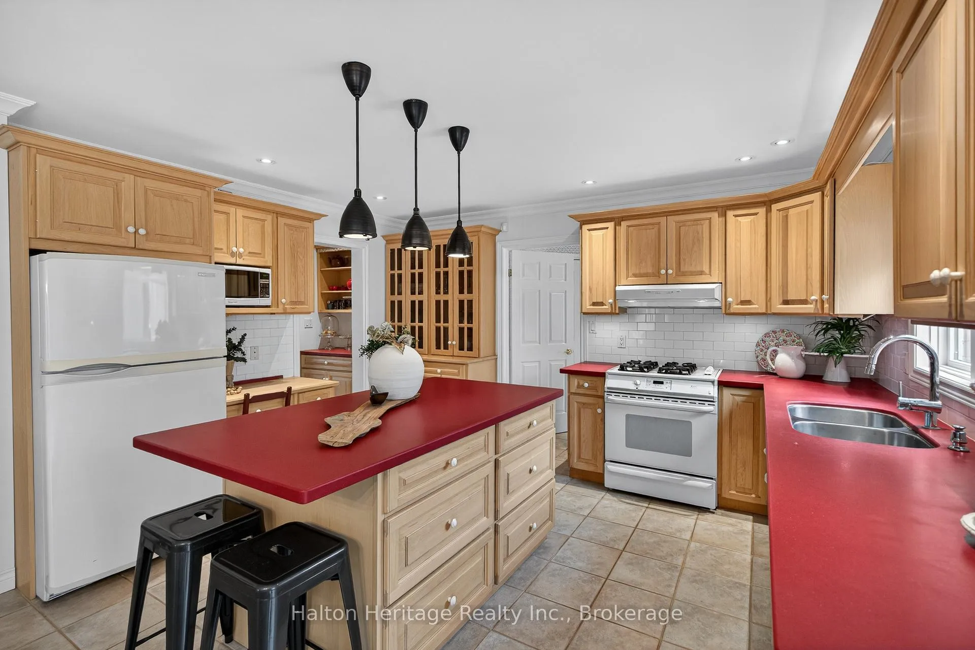 Photo 10 of 136 Grindstone Way, Hamilton, Waterdown — HOMEH