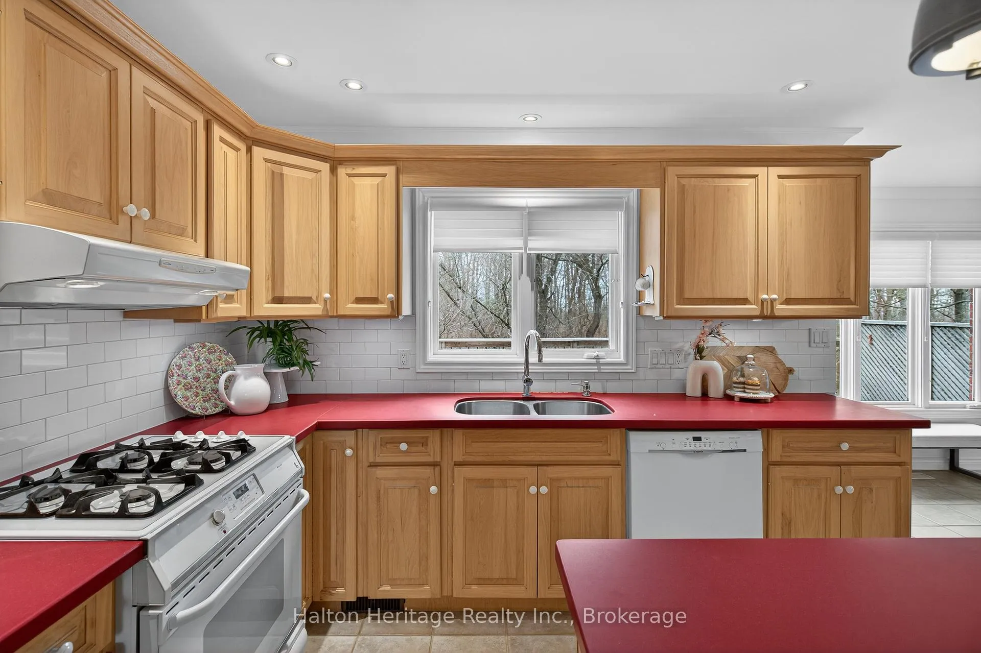 Photo 11 of 136 Grindstone Way, Hamilton, Waterdown — HOMEH