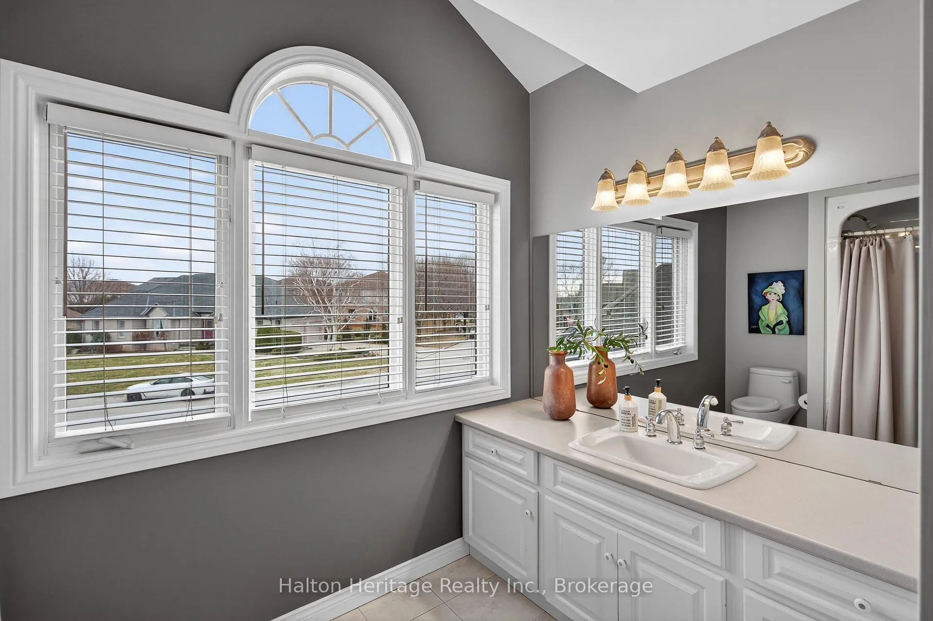 Photo 28 of 136 Grindstone Way, Hamilton, Waterdown — HOMEH