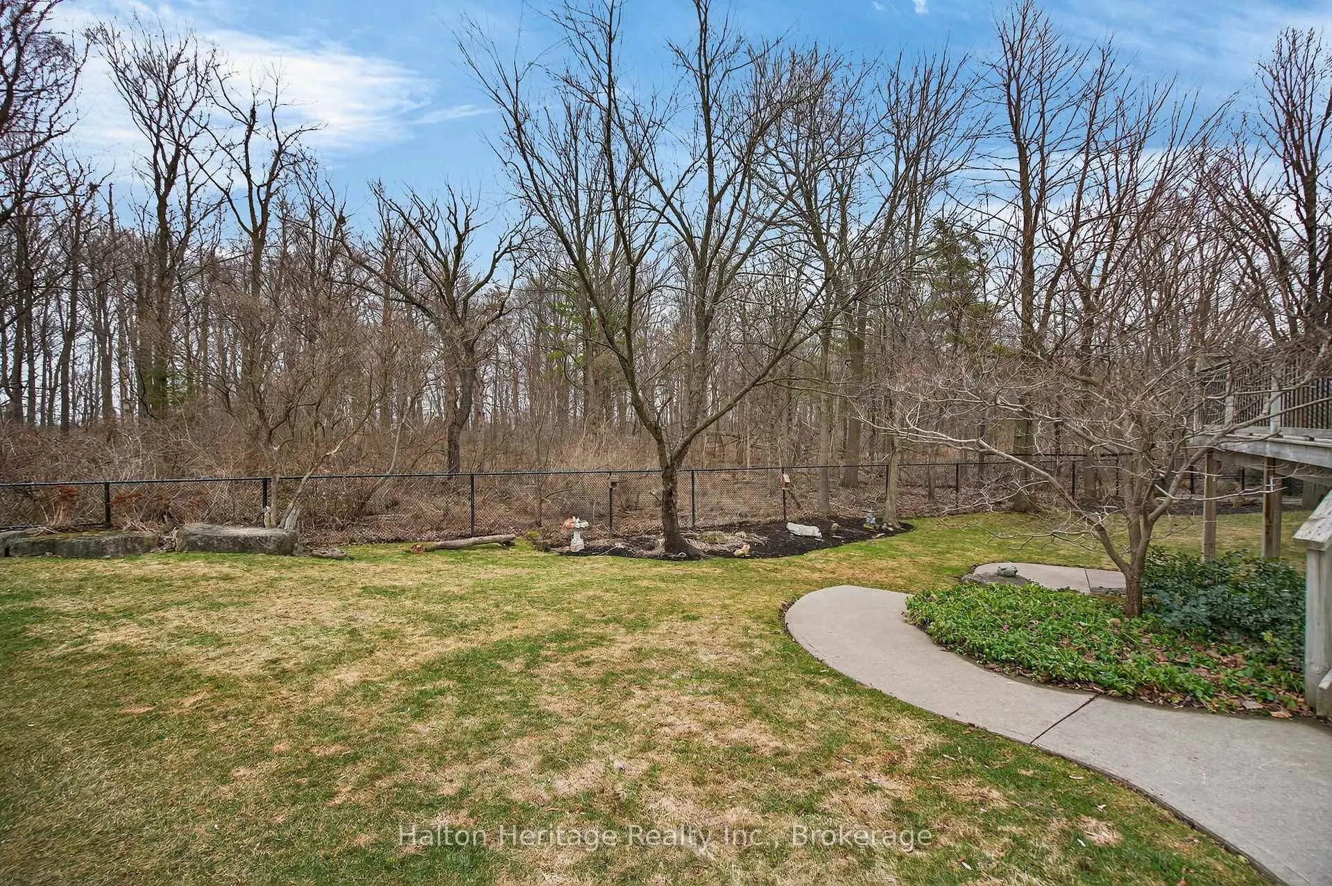 Photo 41 of 136 Grindstone Way, Hamilton, Waterdown — HOMEH