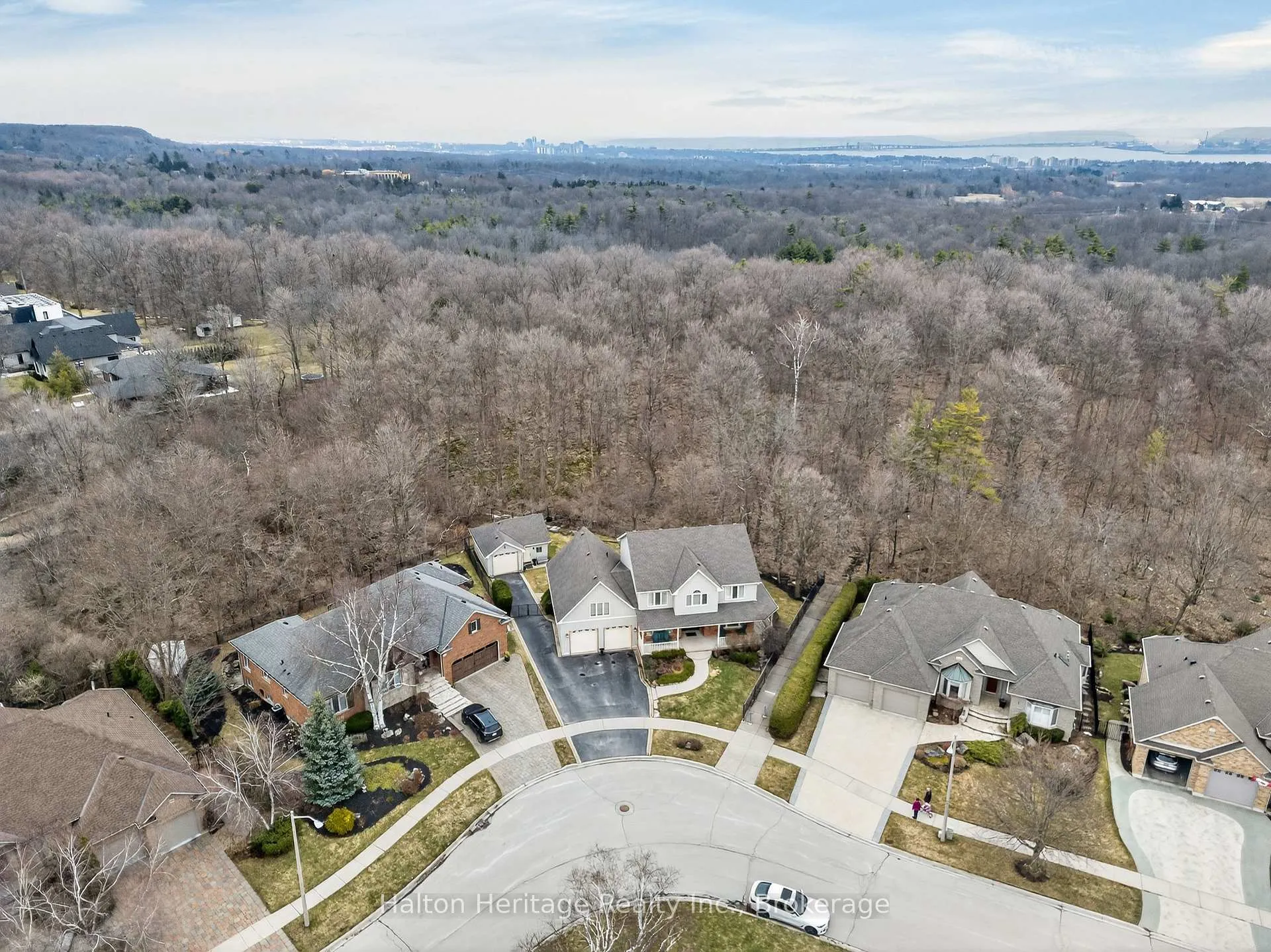 Photo 49 of 136 Grindstone Way, Hamilton, Waterdown — HOMEH