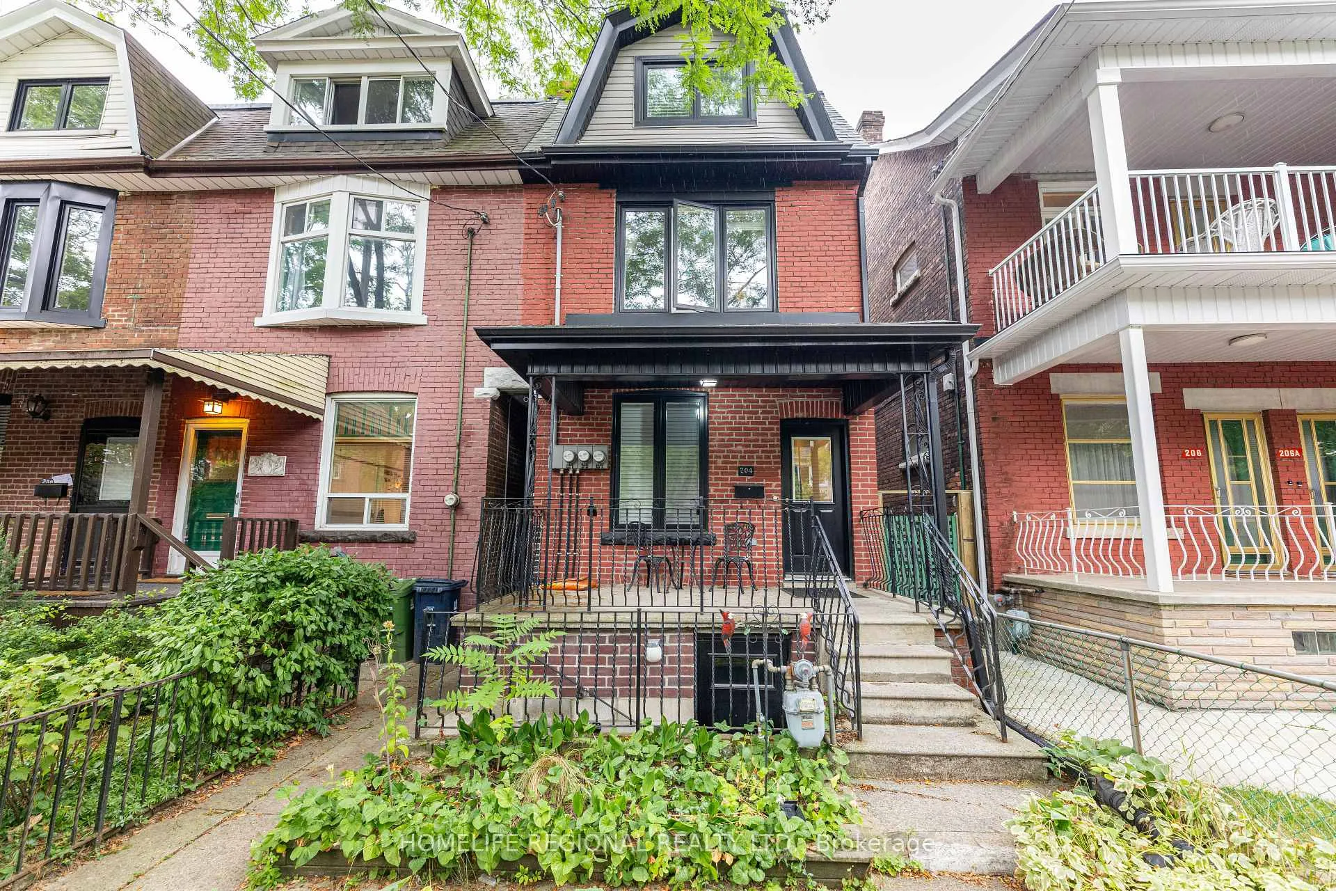 Front of 204 Roxton Road