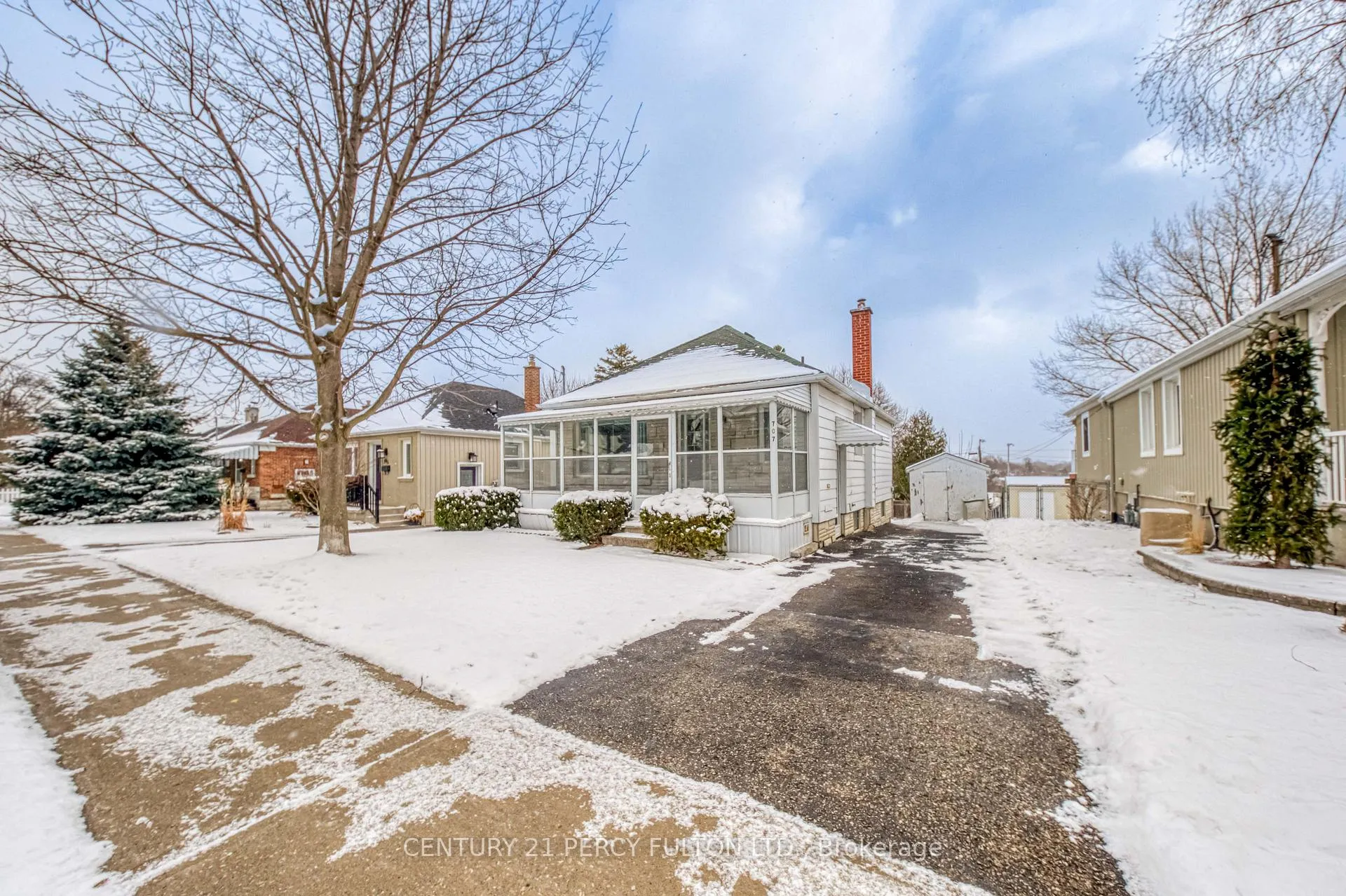 Photo 3 of 707 Athol Street, Whitby, Downtown Whitby — HOMEH