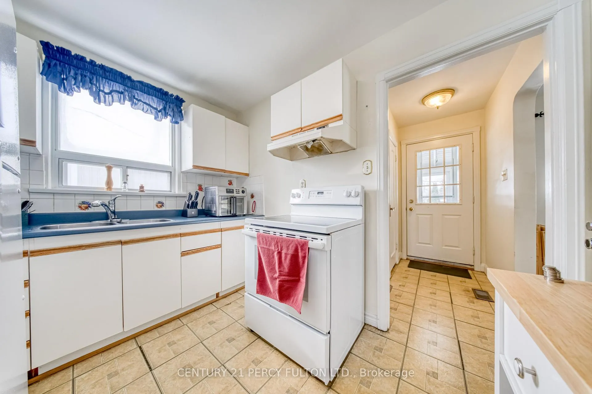 Photo 11 of 707 Athol Street, Whitby, Downtown Whitby — HOMEH