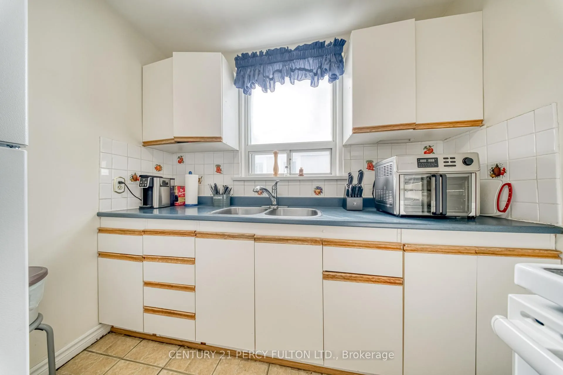 Photo 13 of 707 Athol Street, Whitby, Downtown Whitby — HOMEH