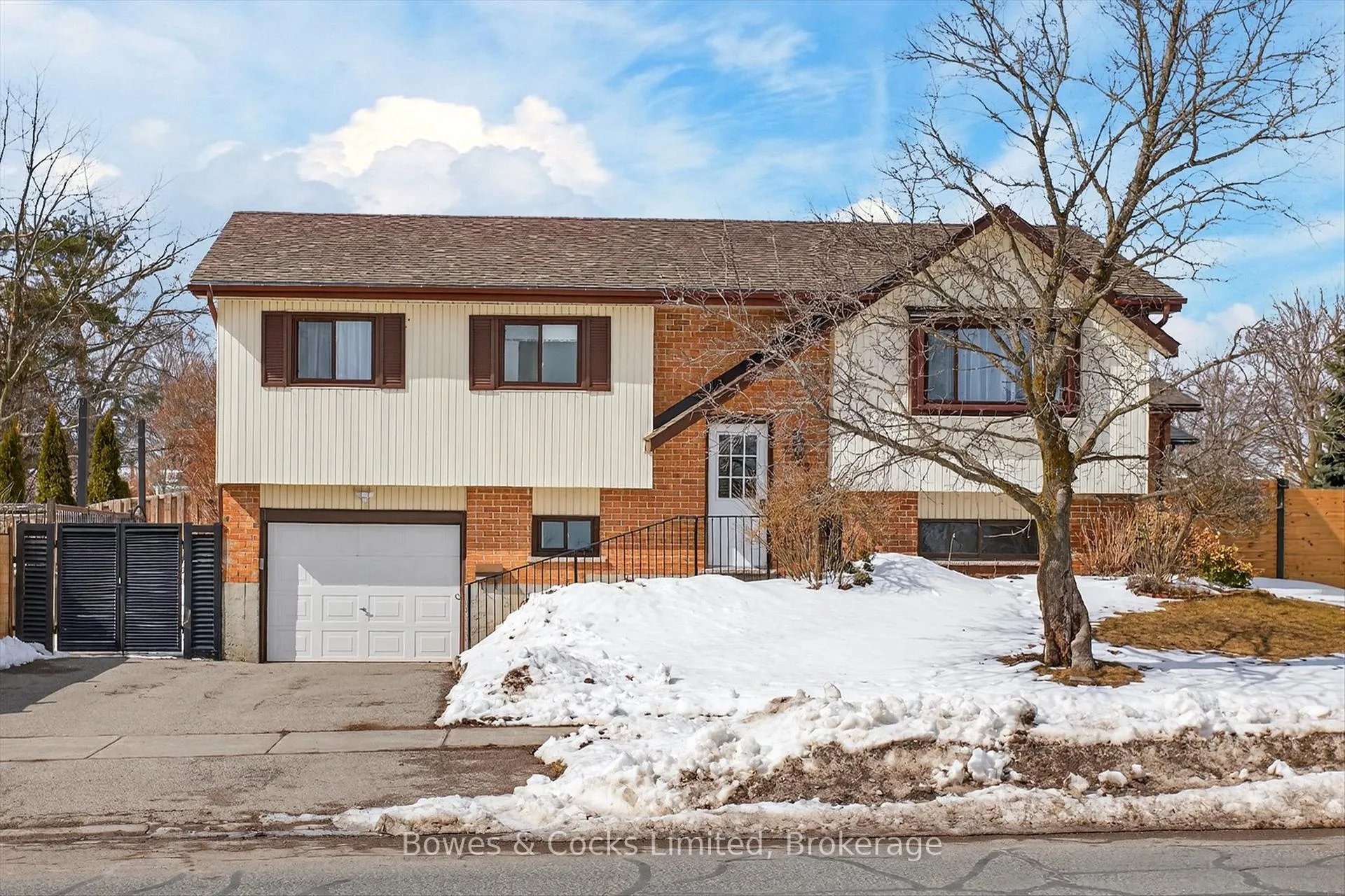 Photo 2 of 2233 Denure Drive, Peterborough, Monaghan Ward 2 — HOMEH