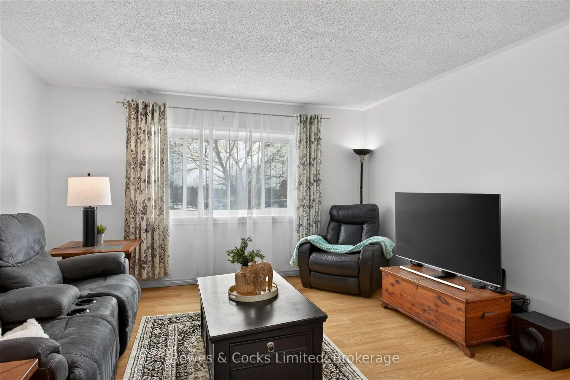 Photo 10 of 2233 Denure Drive, Peterborough, Monaghan Ward 2 — HOMEH