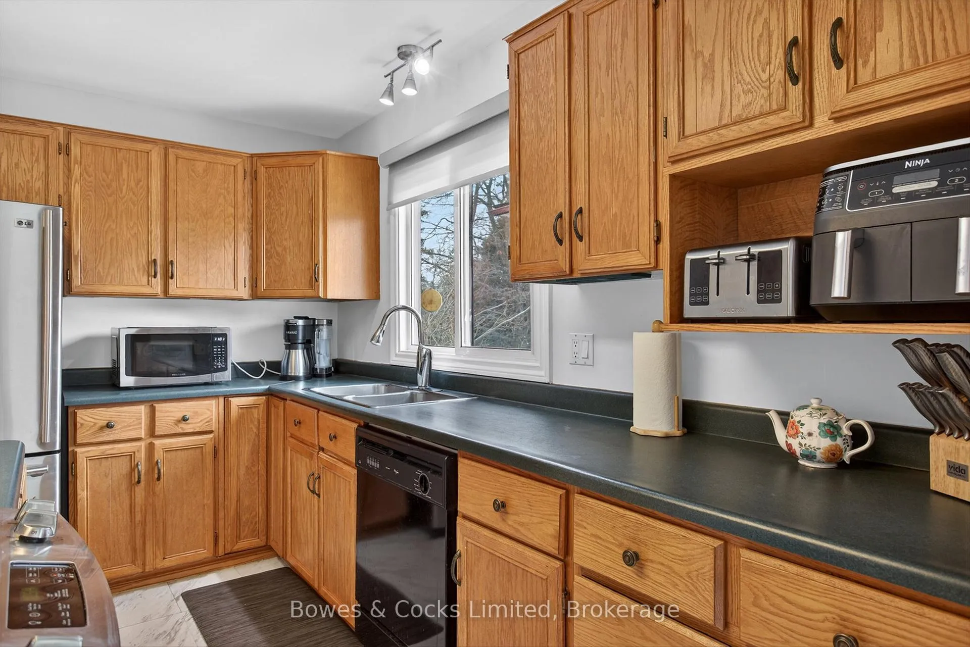 Photo 16 of 2233 Denure Drive, Peterborough, Monaghan Ward 2 — HOMEH