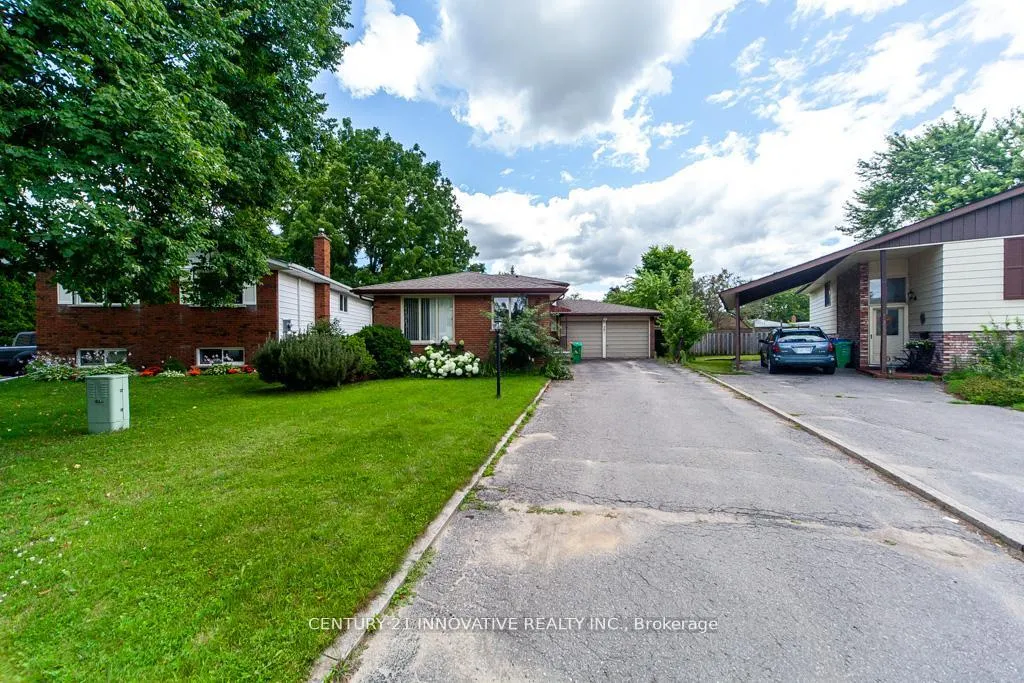 Photo 3 of 501 Barnes Crescent, Peterborough, Otonabee Ward 1 — HOMEH