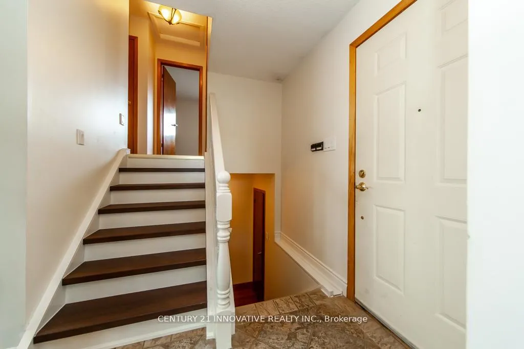 Photo 5 of 501 Barnes Crescent, Peterborough, Otonabee Ward 1 — HOMEH