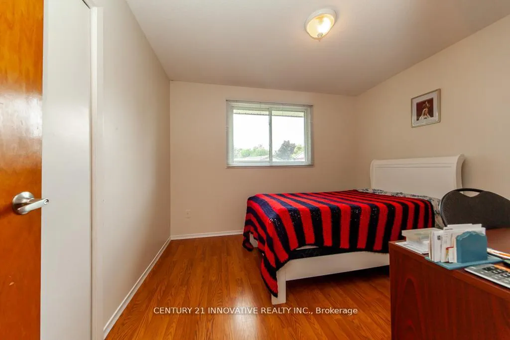 Photo 20 of 501 Barnes Crescent, Peterborough, Otonabee Ward 1 — HOMEH