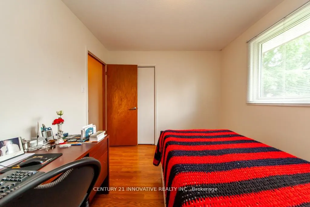 Photo 22 of 501 Barnes Crescent, Peterborough, Otonabee Ward 1 — HOMEH