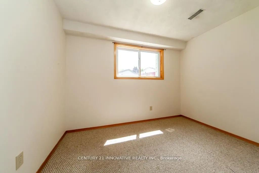 Photo 29 of 501 Barnes Crescent, Peterborough, Otonabee Ward 1 — HOMEH
