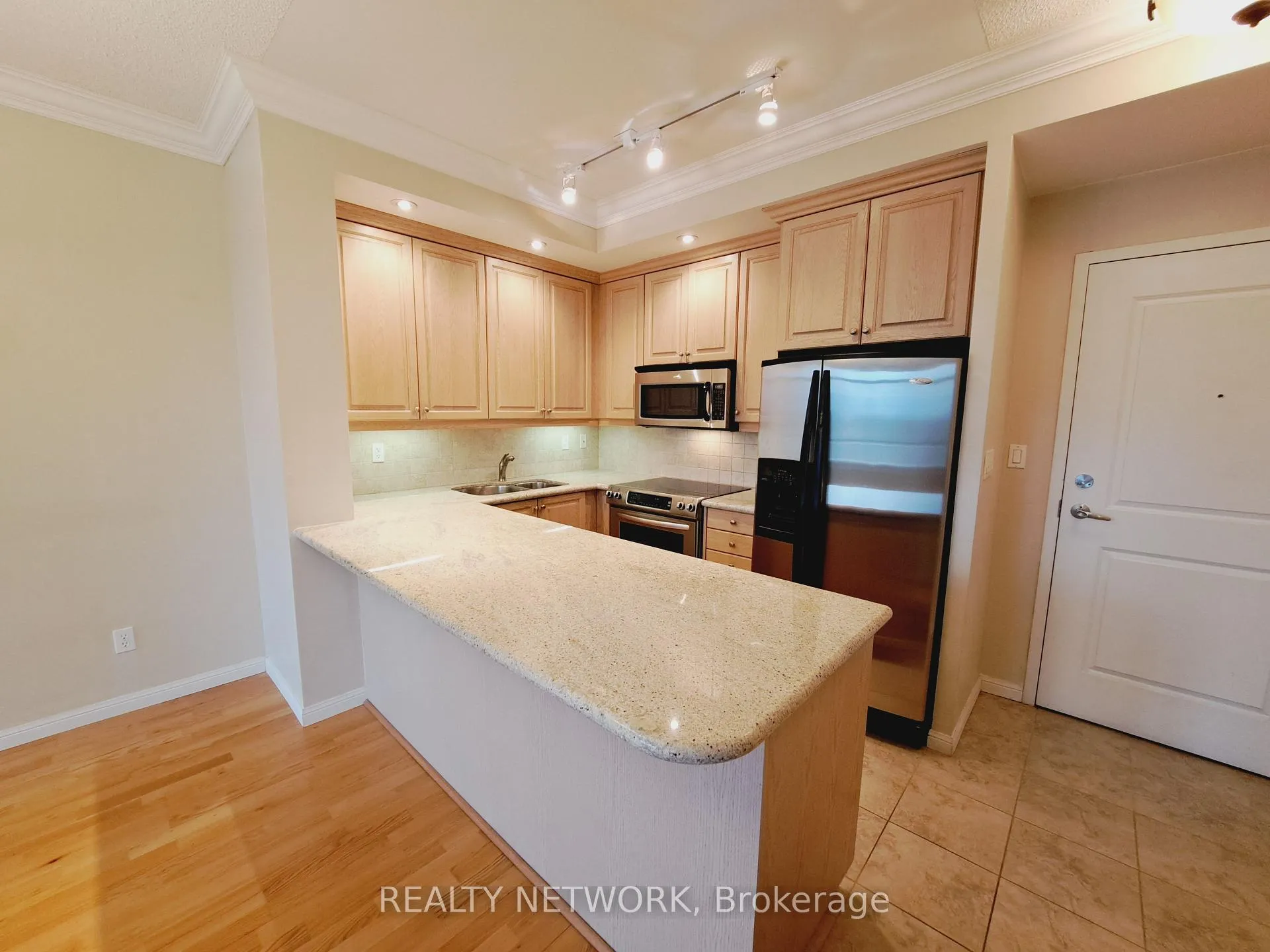 Photo 3 of Unit 414, 900 Mount Pleasant Road, Toronto, Mount Pleasant West — HOMEH